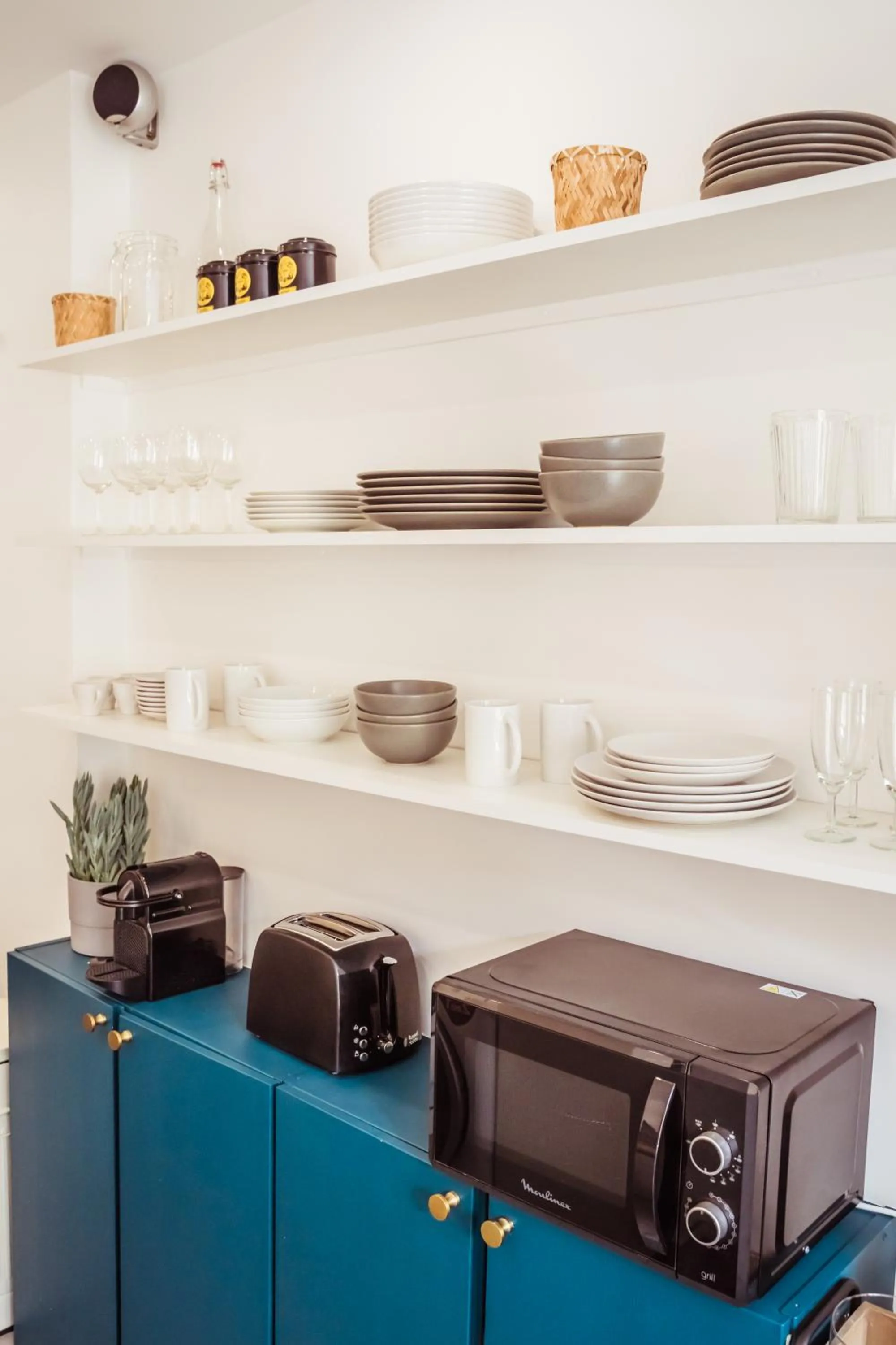 Coffee/tea facilities in Newly Remodeled 2Bed APT with Elevator - Mobility Lease for Students and Work ONLY- Minimum 30 night stays