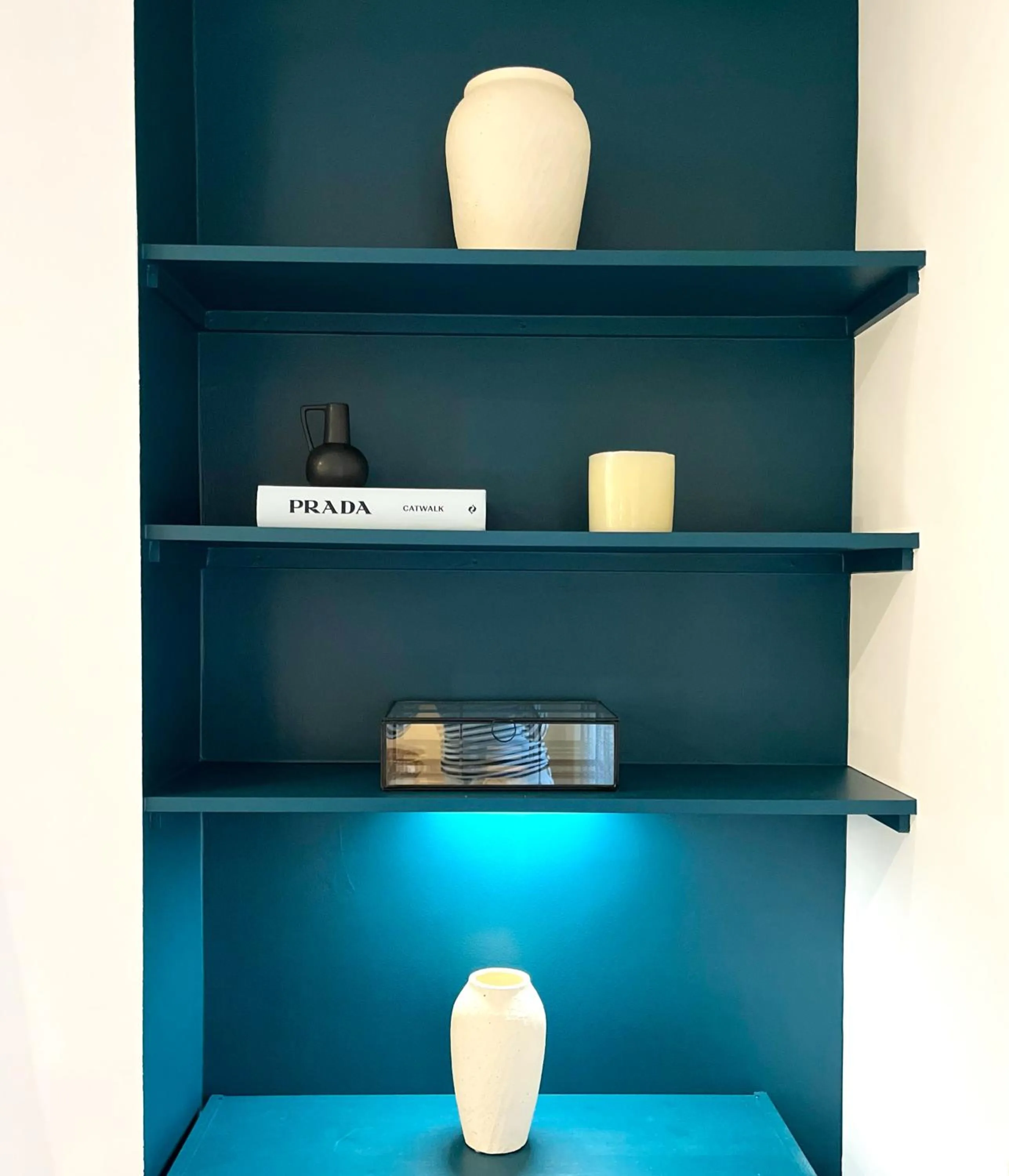 Library in Newly Remodeled 2Bed APT with Elevator - Mobility Lease for Students and Work ONLY- Minimum 30 night stays