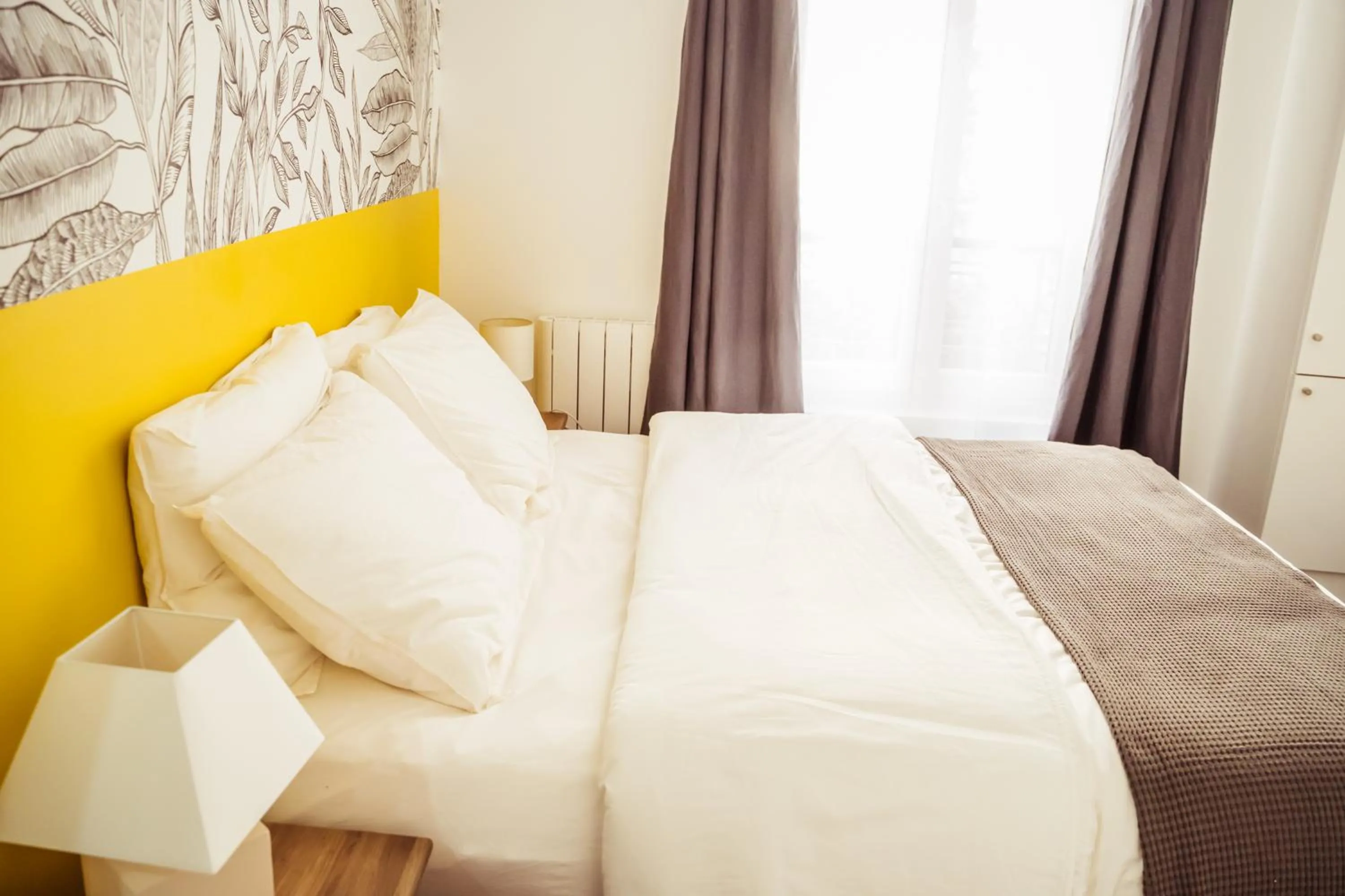 Bed in Newly Remodeled 2Bed APT with Elevator - Mobility Lease for Students and Work ONLY- Minimum 30 night stays
