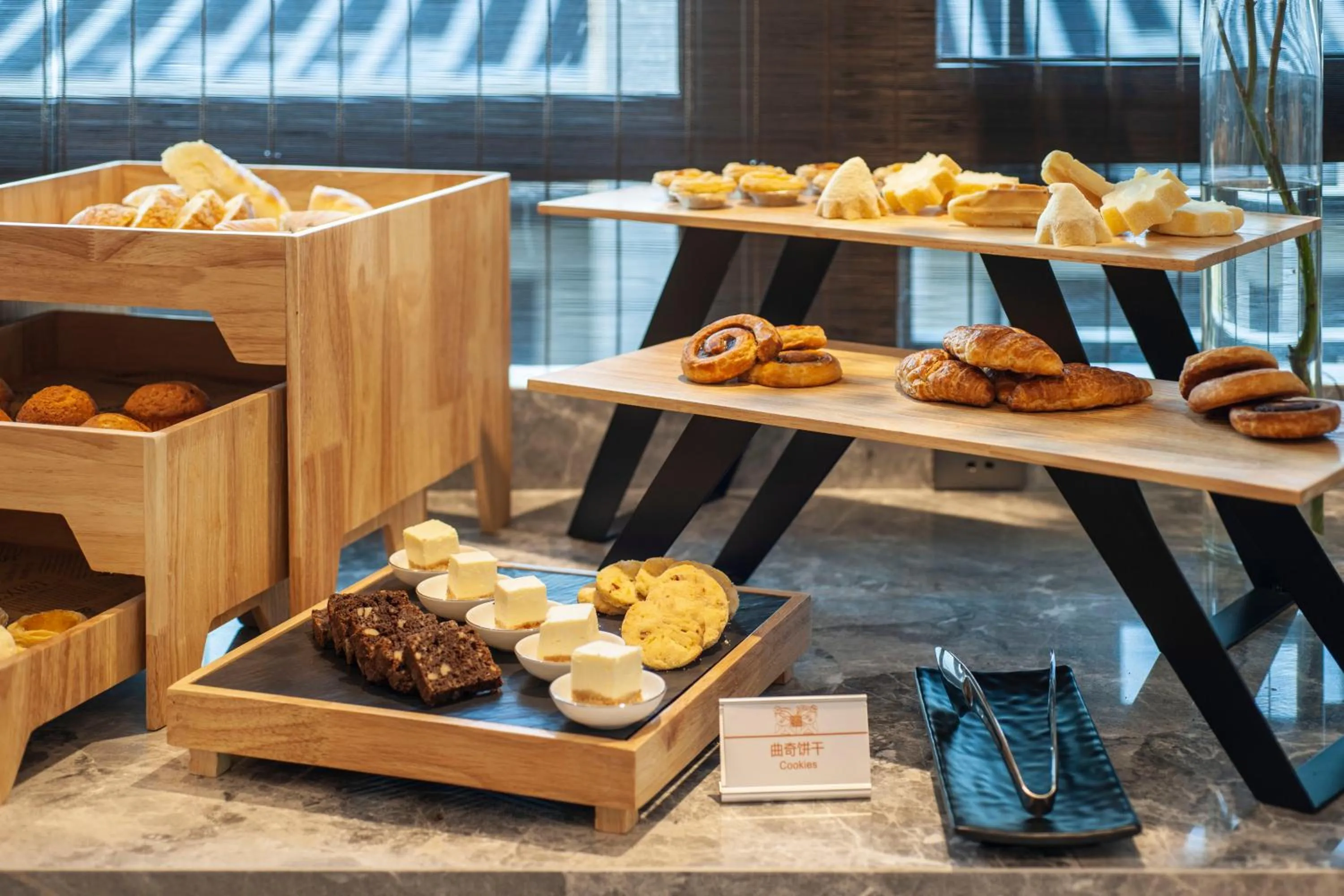 Buffet breakfast in SSAW Boutiquel Hotel Xizi