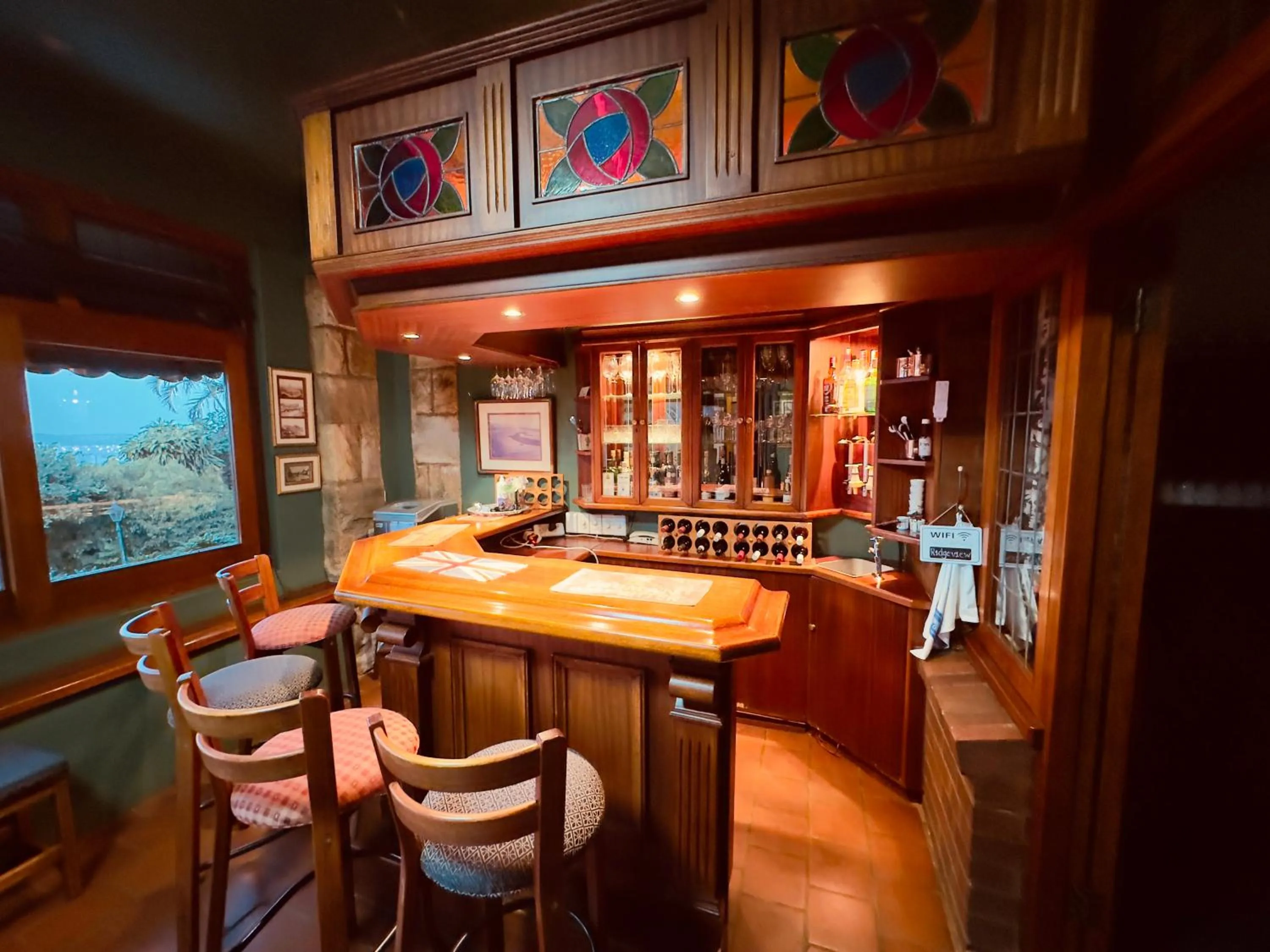 Lounge or bar in Ridgeview Lodge