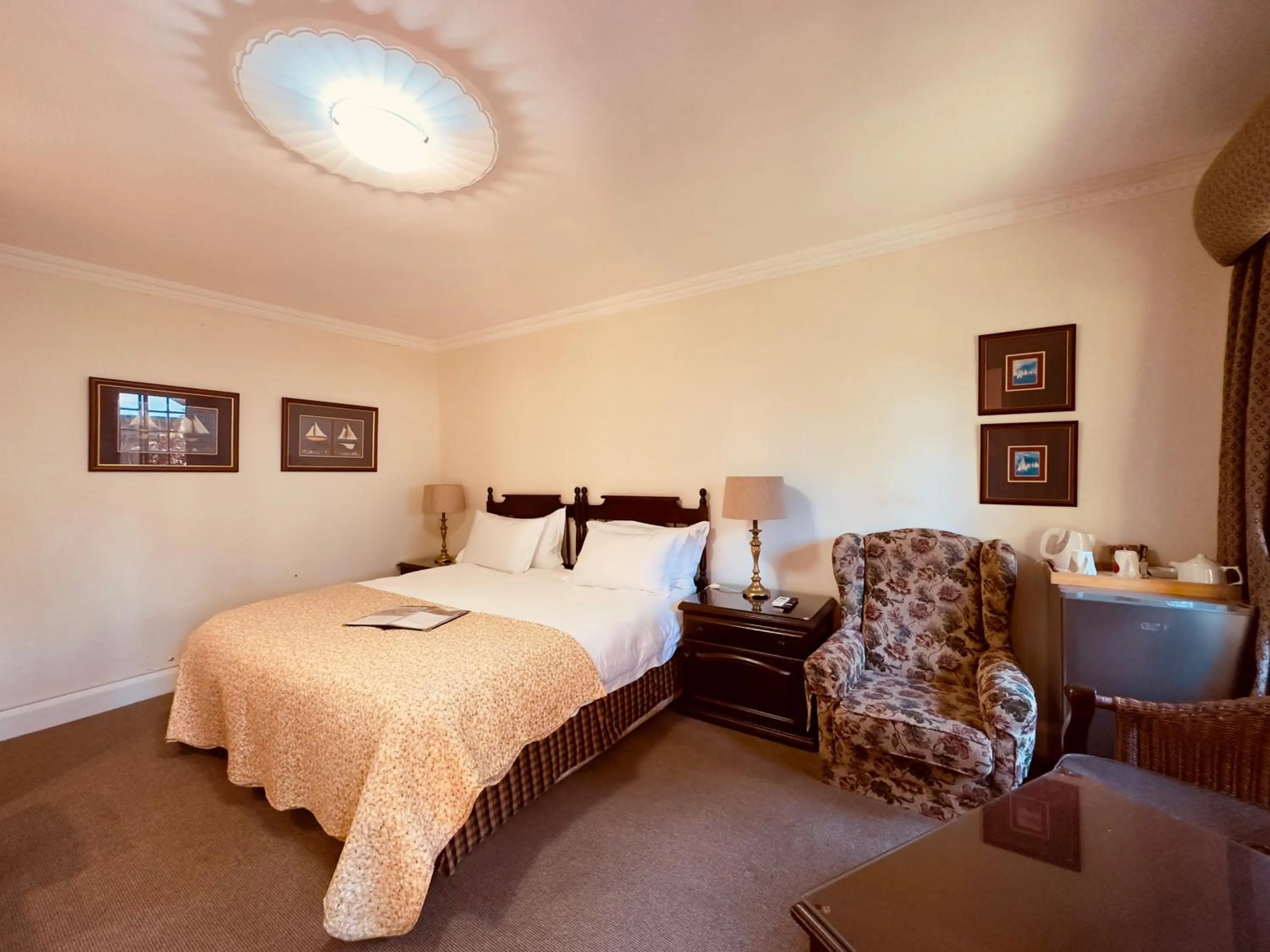 Bedroom, Bed in Ridgeview Lodge