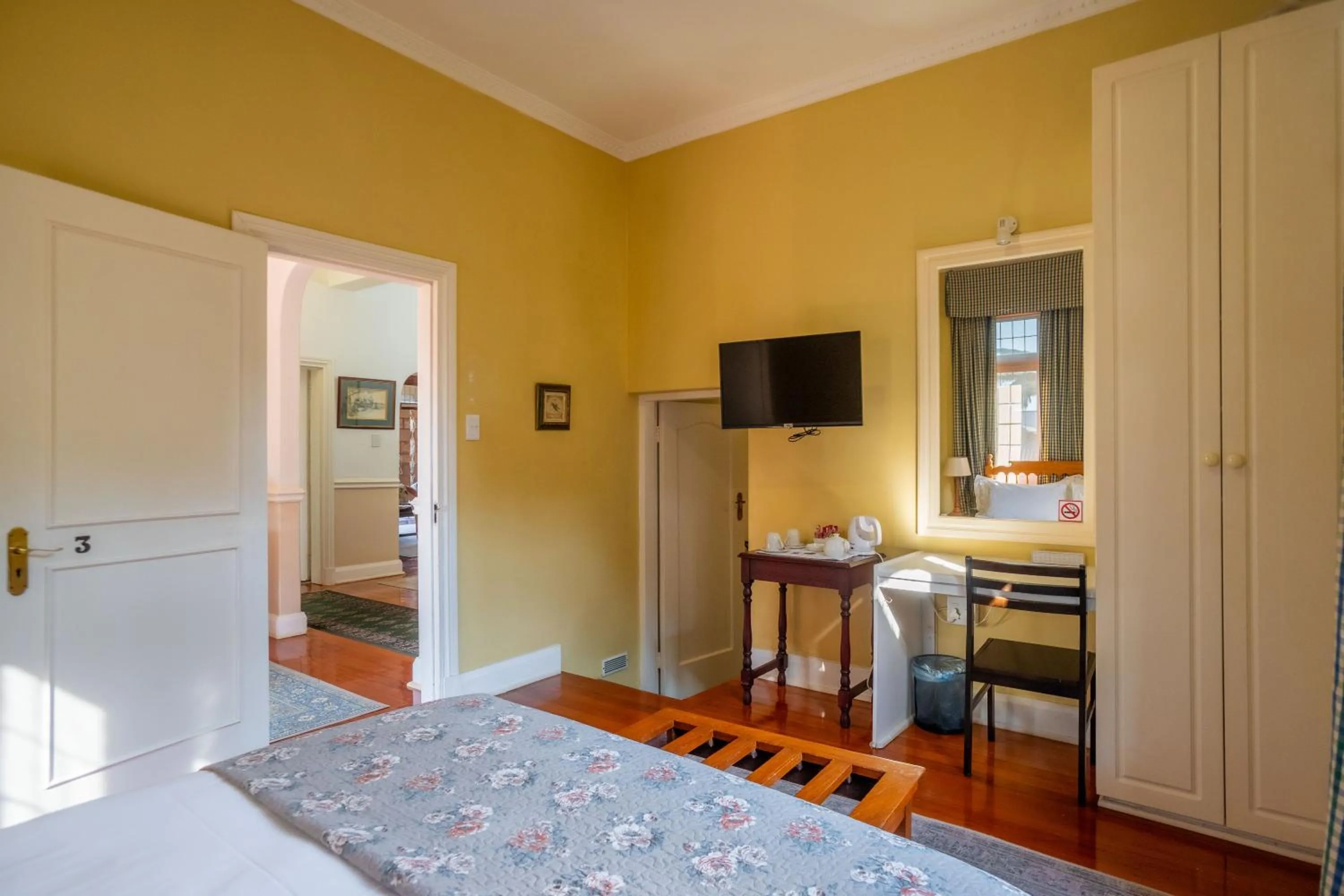 Photo of the whole room, Bed in Ridgeview Lodge