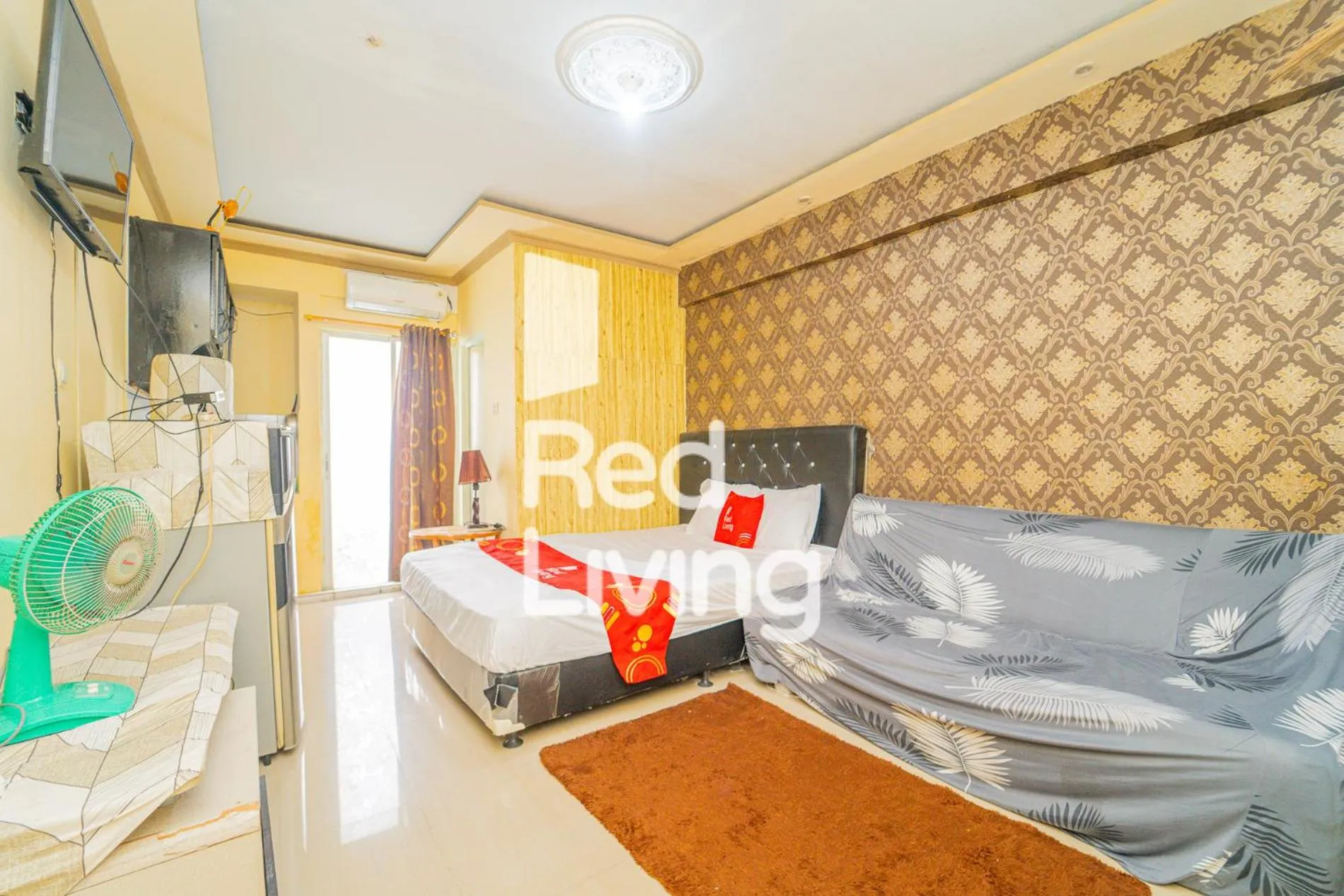 Bedroom, Bed in RedLiving Apartemen Cibubur Village - Lily's Room Tower C