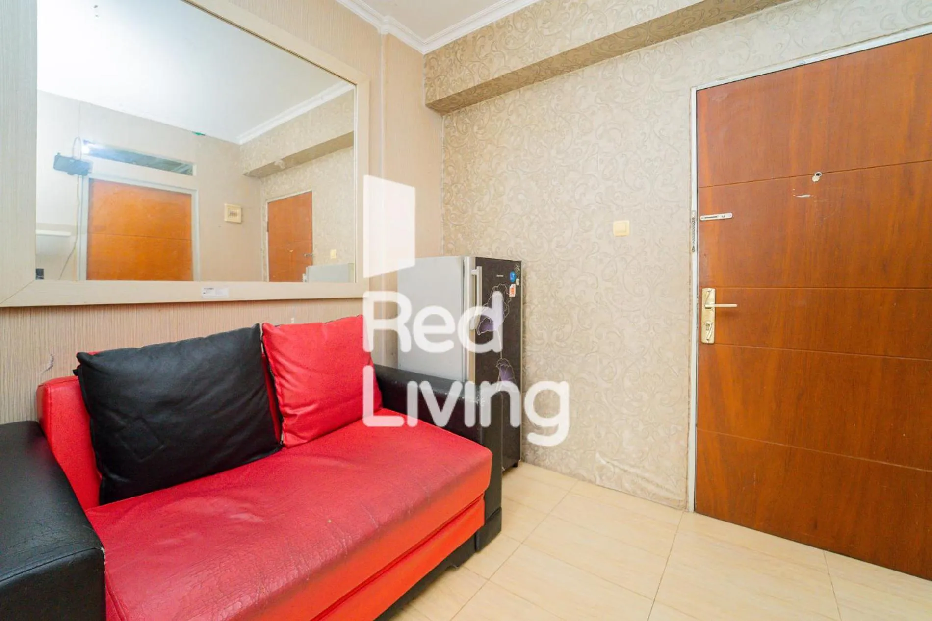 Seating area in RedLiving Apartemen Cibubur Village - Lily's Room Tower C
