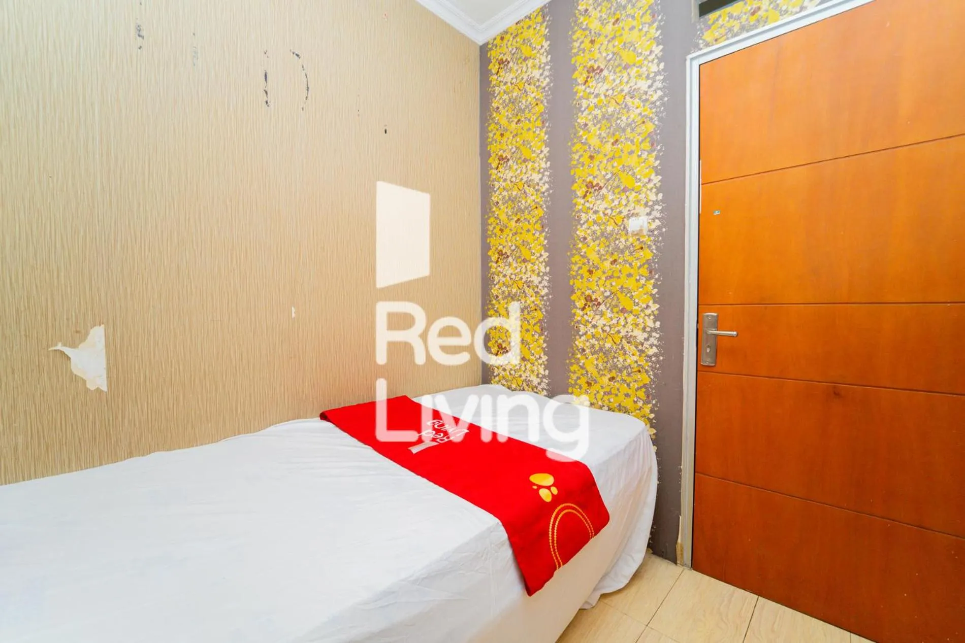 Bedroom, Bed in RedLiving Apartemen Cibubur Village - Lily's Room Tower C