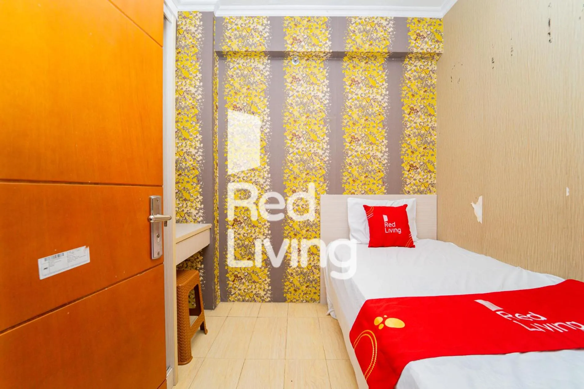 Bedroom, Bed in RedLiving Apartemen Cibubur Village - Lily's Room Tower C