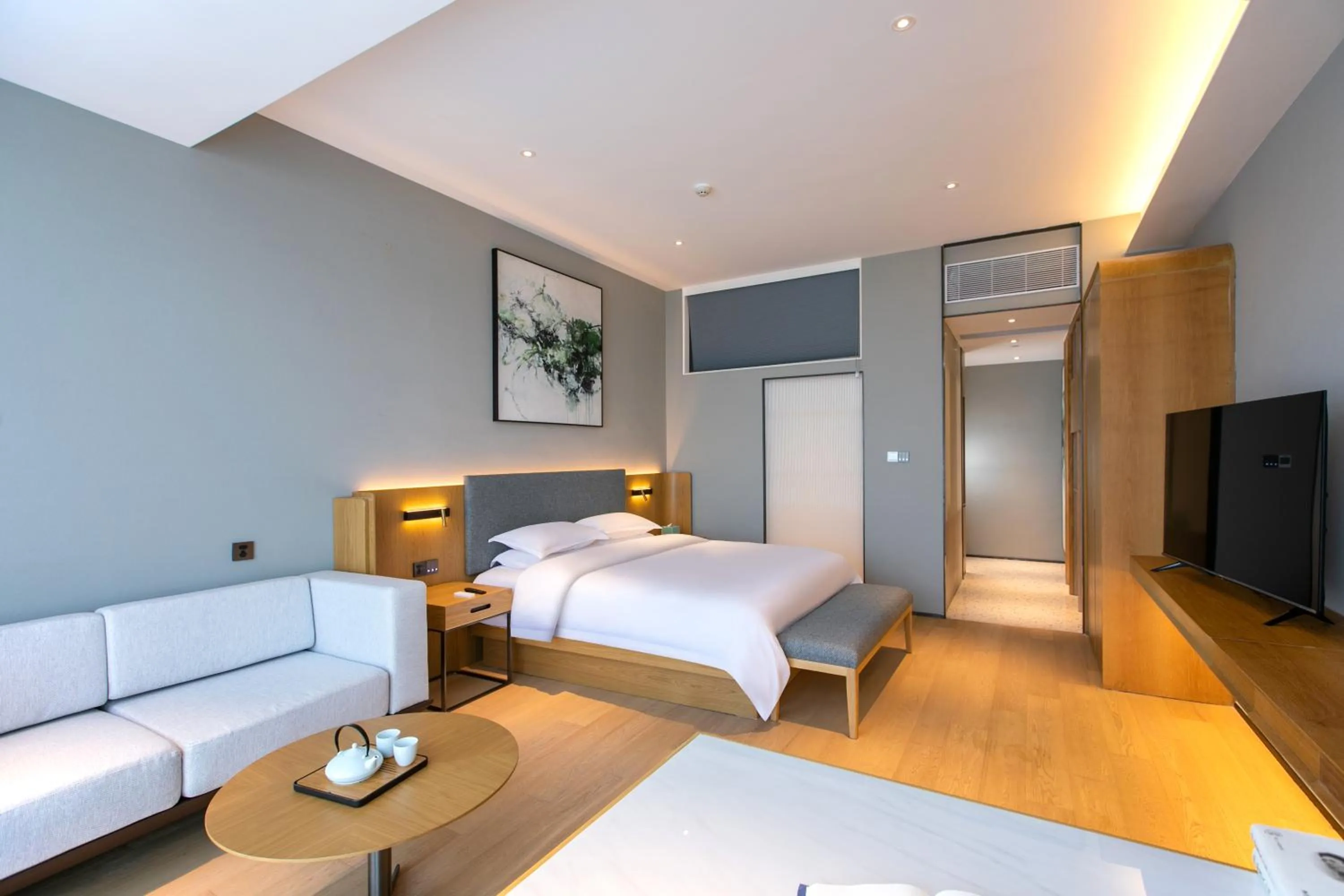Photo of the whole room, Bed in SSAW Boutique Hotel ZHIJIANG IMPRESSION