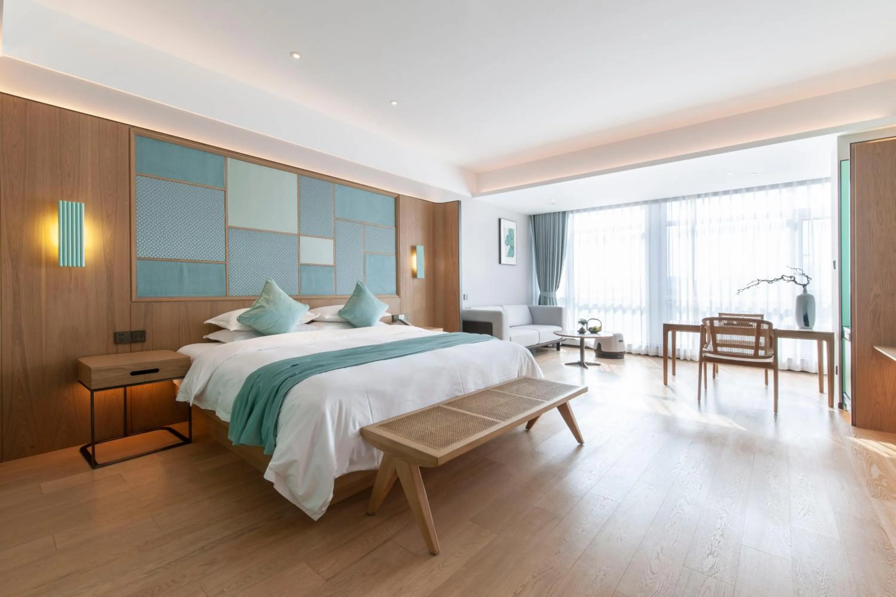 Photo of the whole room, Bed in SSAW Boutique Hotel ZHIJIANG IMPRESSION