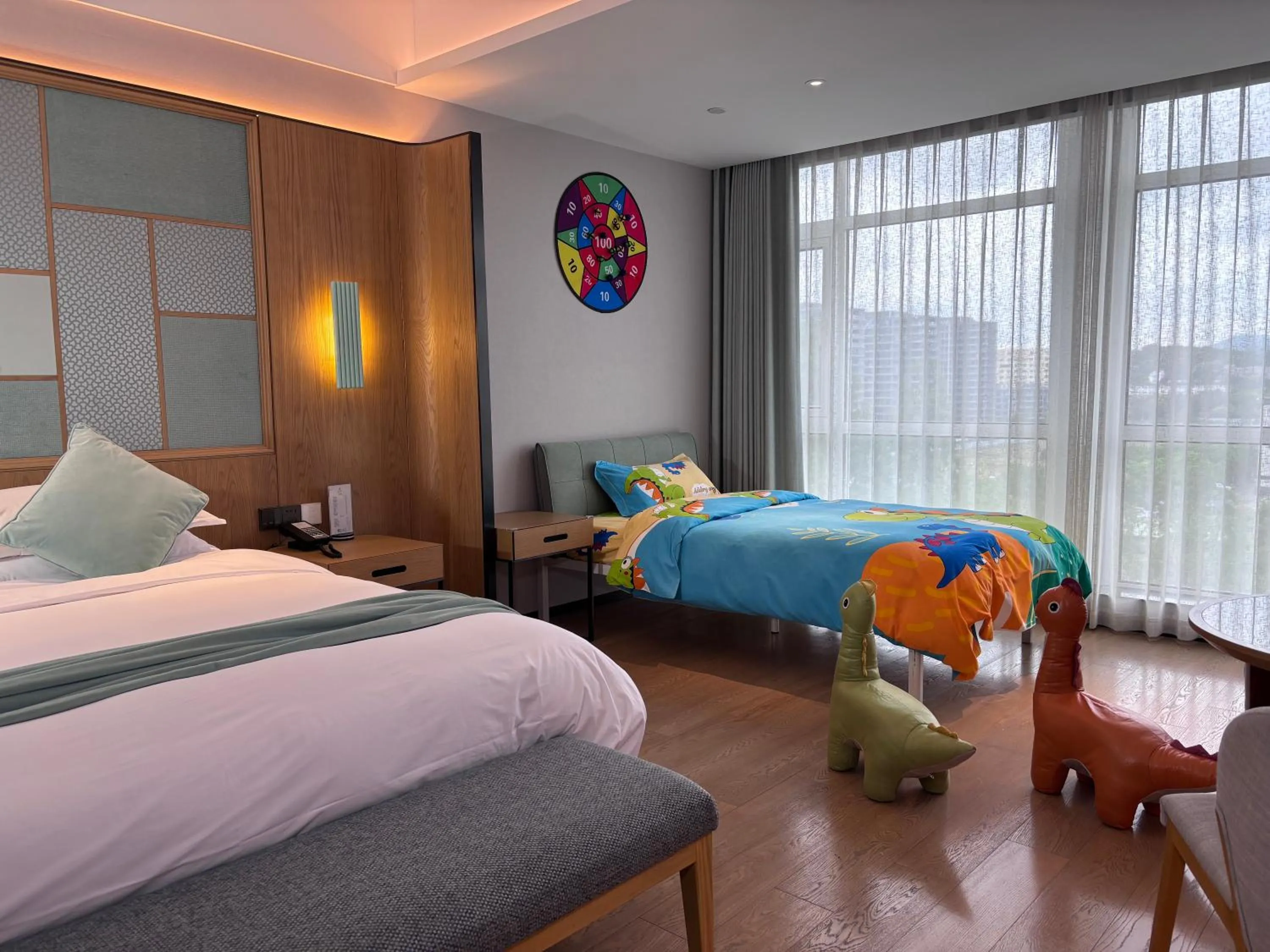 Photo of the whole room, Bed in SSAW Boutique Hotel ZHIJIANG IMPRESSION