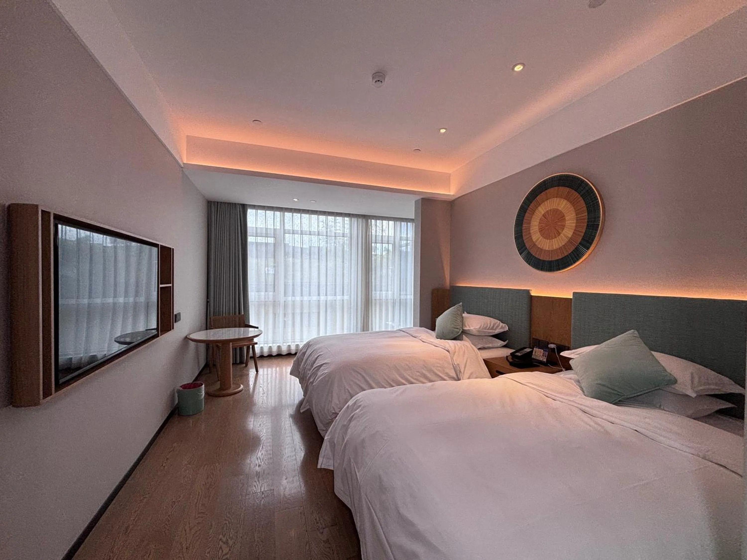Photo of the whole room, Bed in SSAW Boutique Hotel ZHIJIANG IMPRESSION