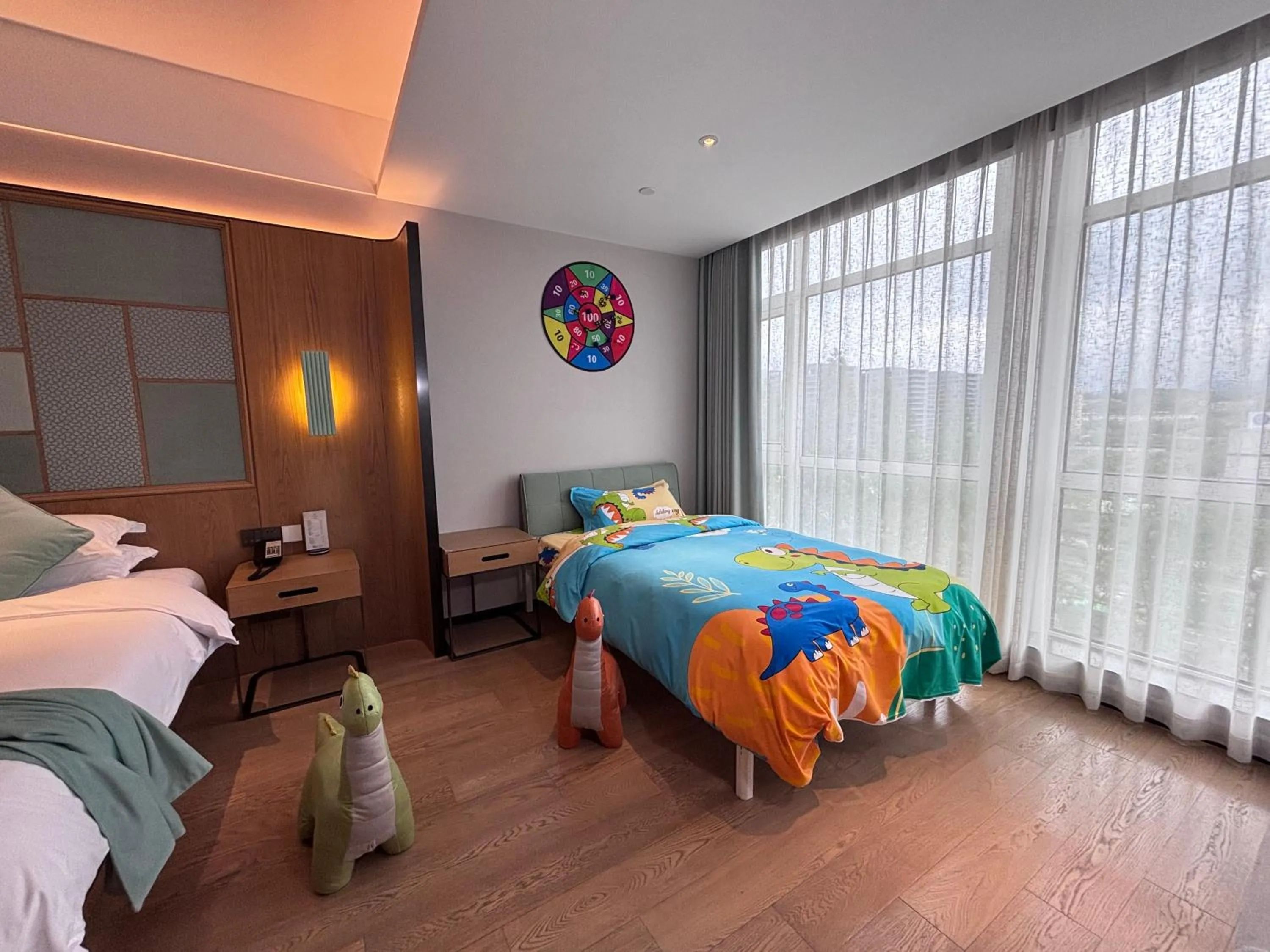 Photo of the whole room, Bed in SSAW Boutique Hotel ZHIJIANG IMPRESSION