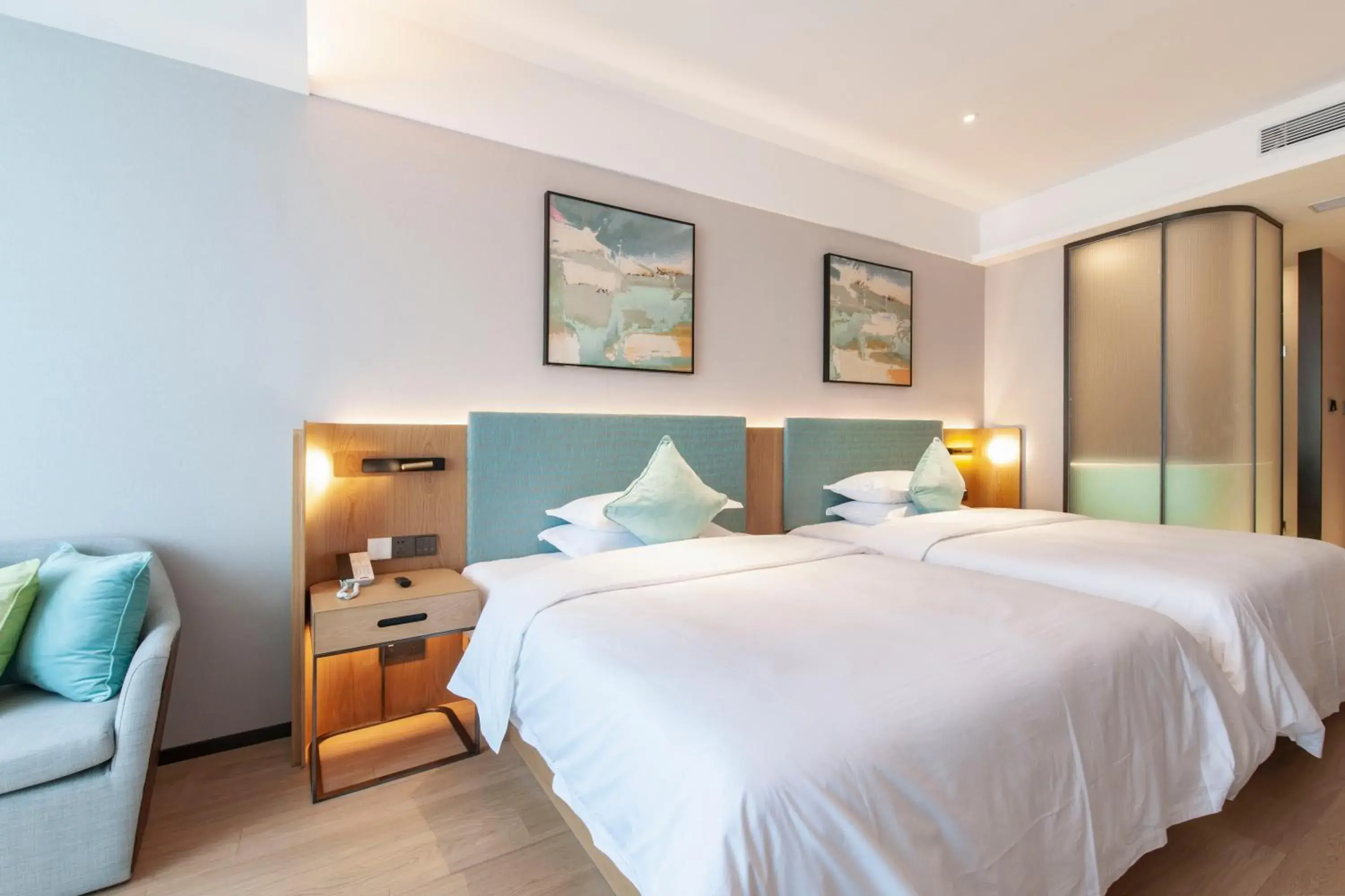 Photo of the whole room, Bed in SSAW Boutique Hotel ZHIJIANG IMPRESSION Photo of the whole room, Bed in SSAW Boutique Hotel ZHIJIANG IMPRESSION