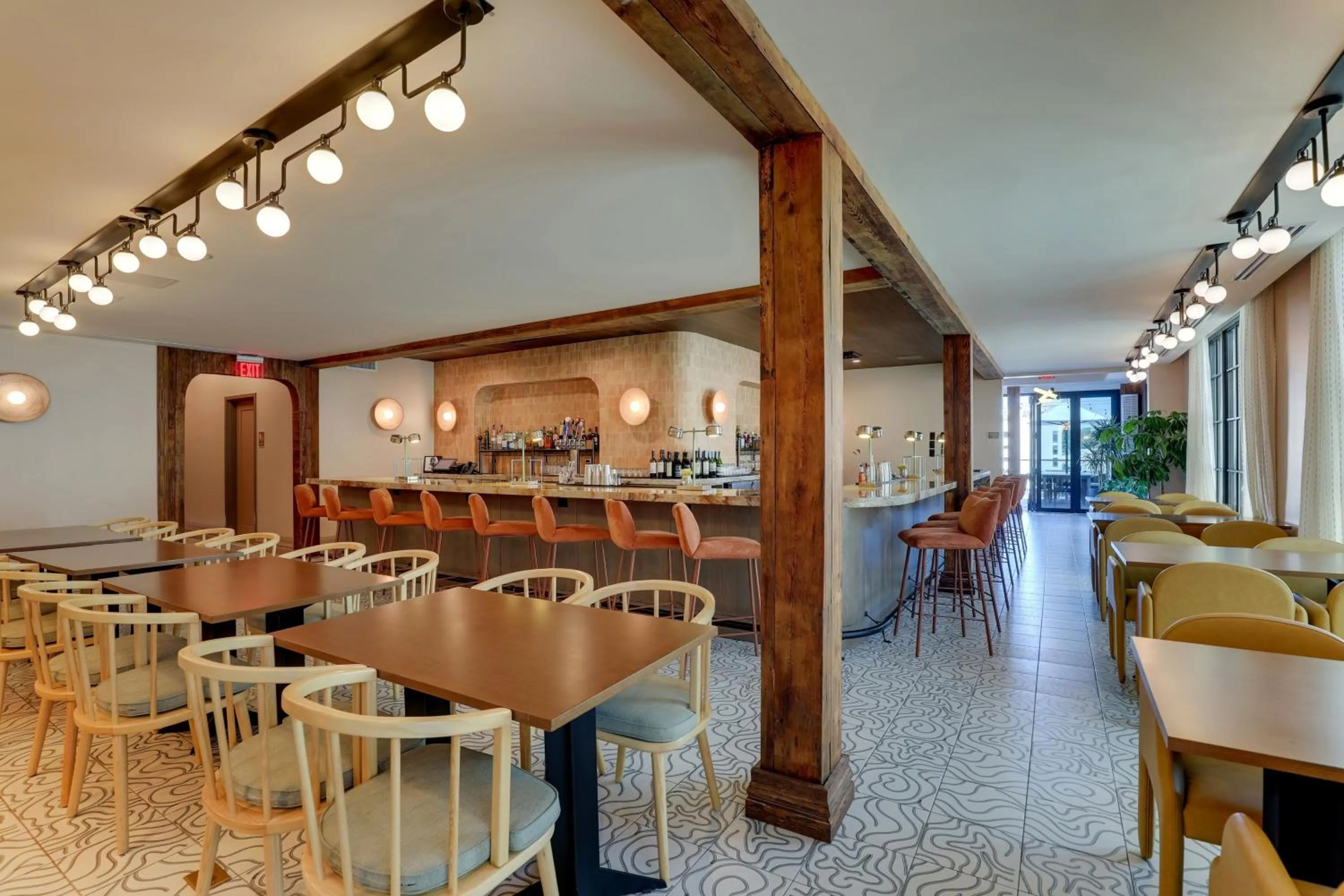 Lounge or bar in Trilogy Hotel Montgomery, Autograph Collection