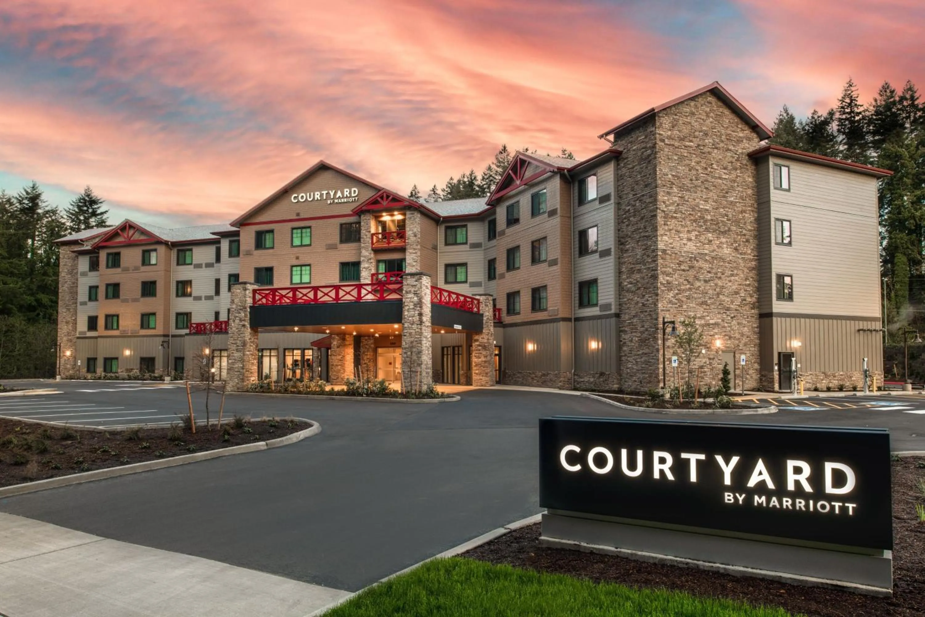 Property building in Courtyard by Marriott Olympia