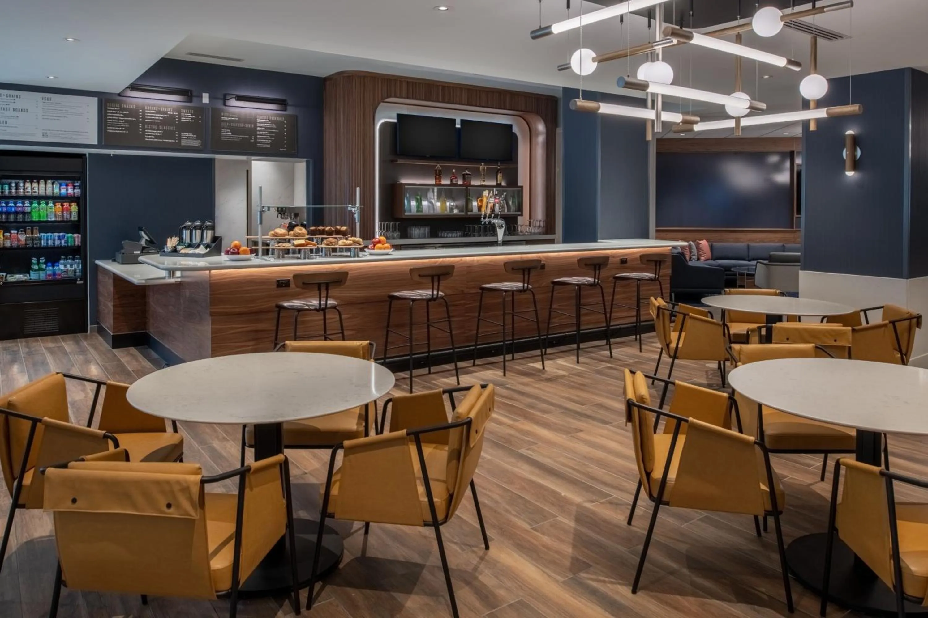 Restaurant/places to eat in Courtyard by Marriott Olympia