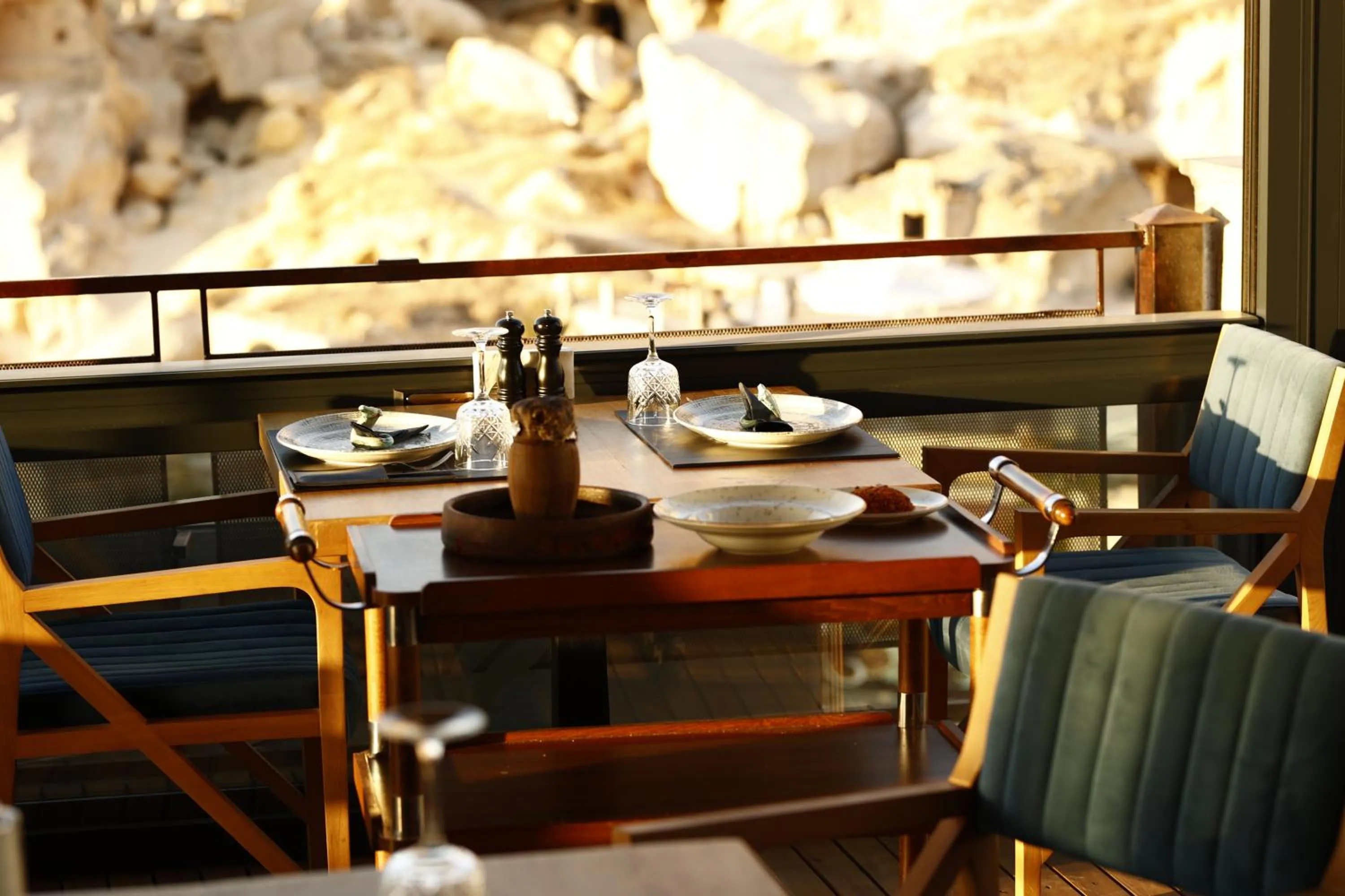 Restaurant/places to eat in Bala Cave House