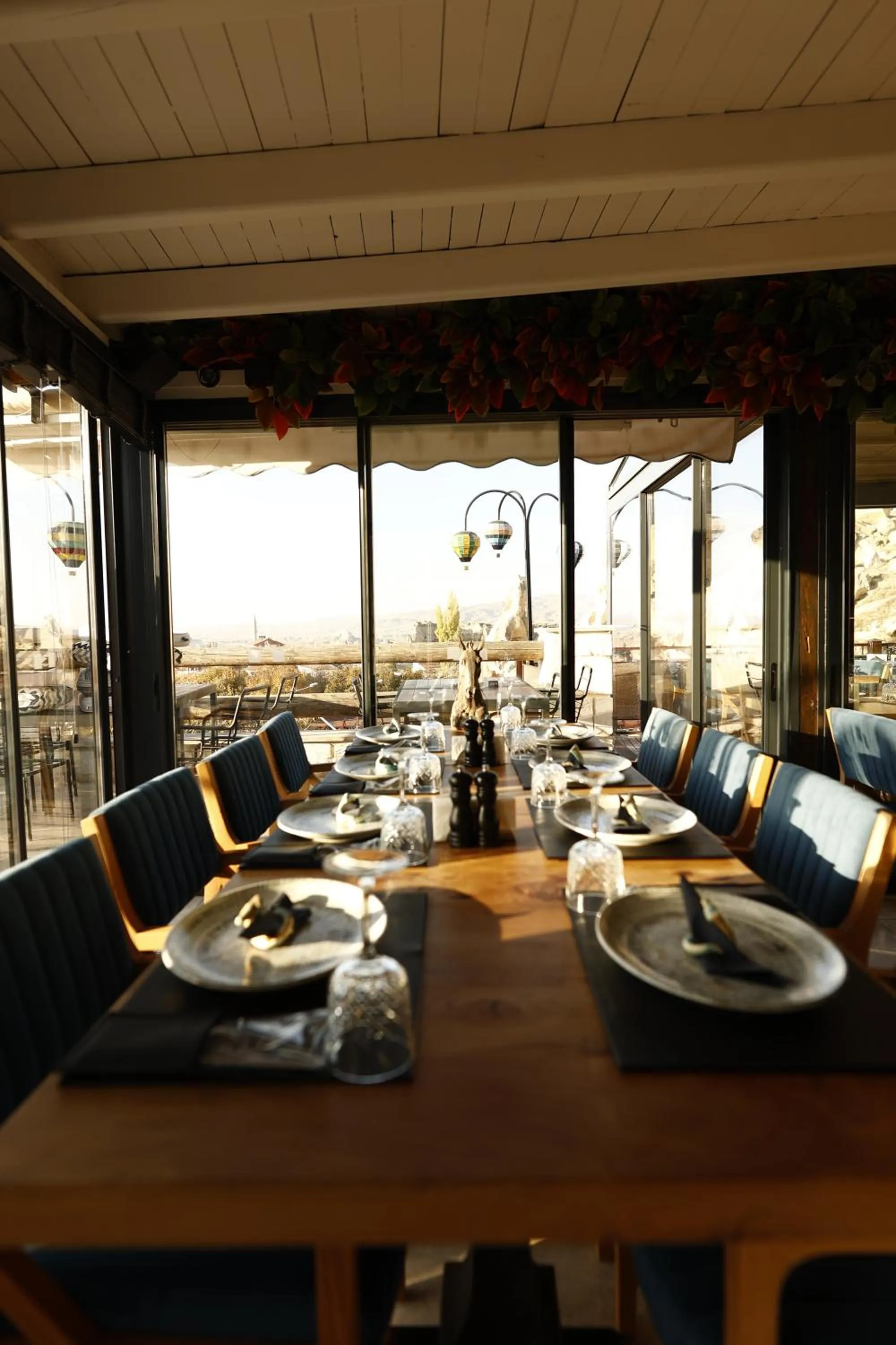 Restaurant/places to eat in Bala Cave House