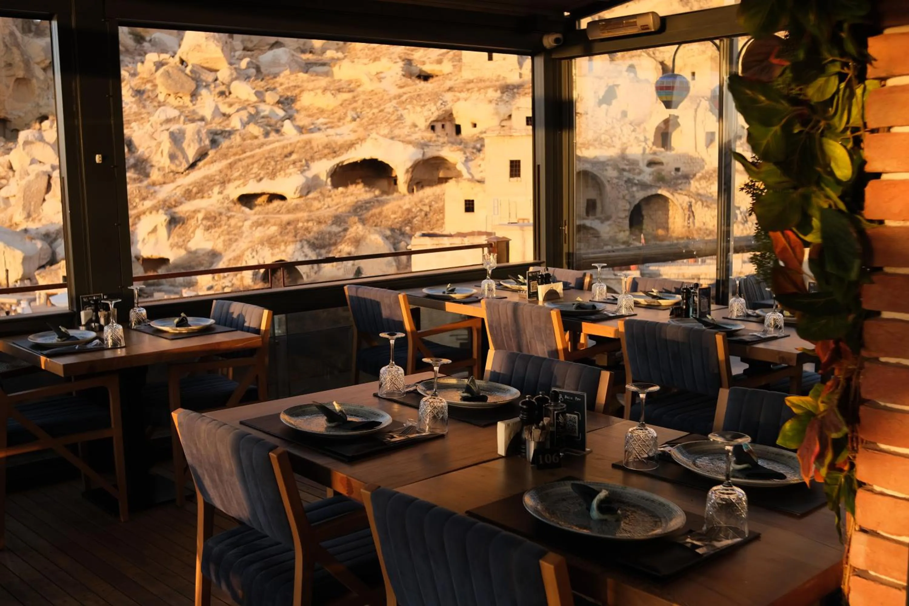 Restaurant/places to eat in Bala Cave House