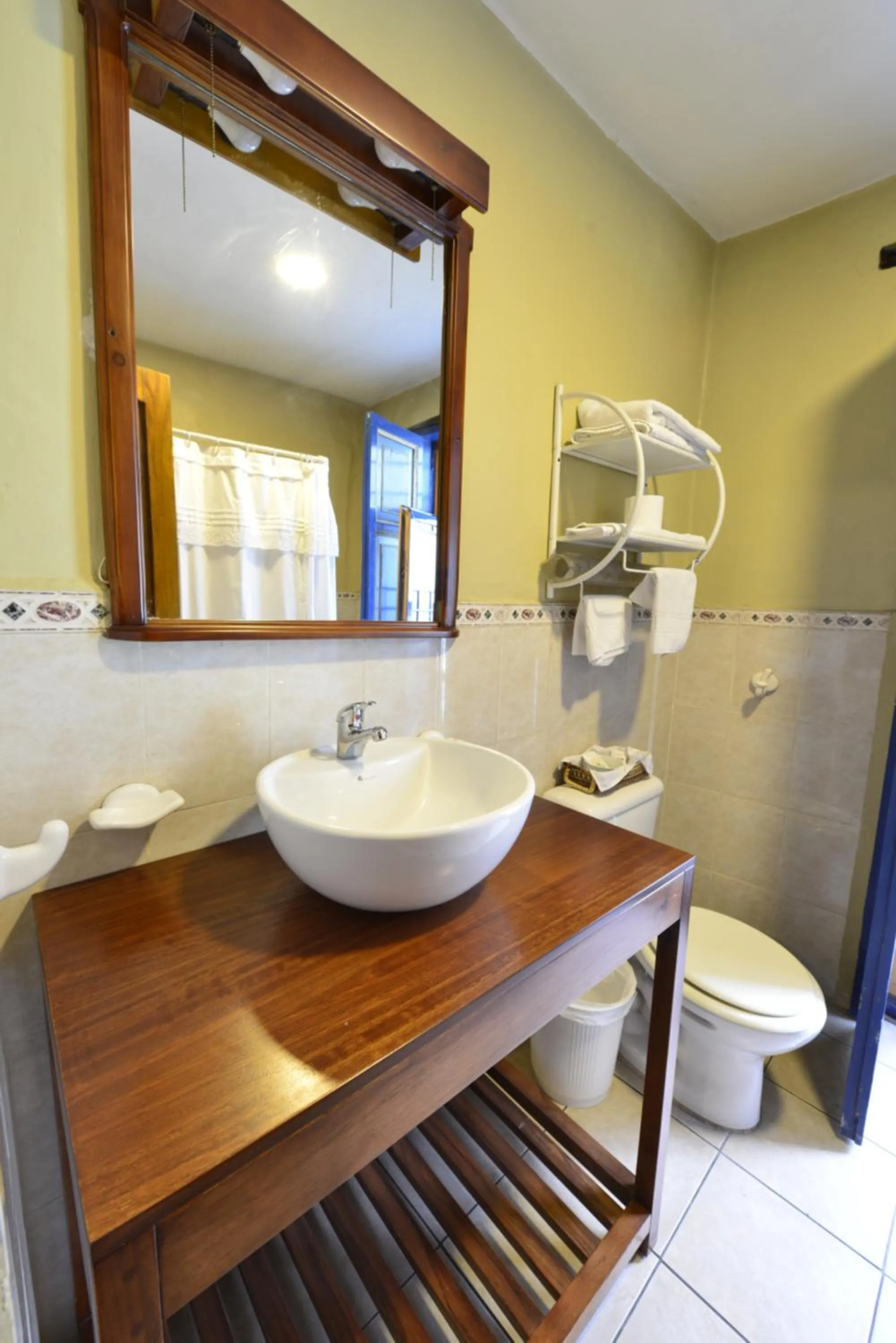 Shower in Hotel Posada del Angel