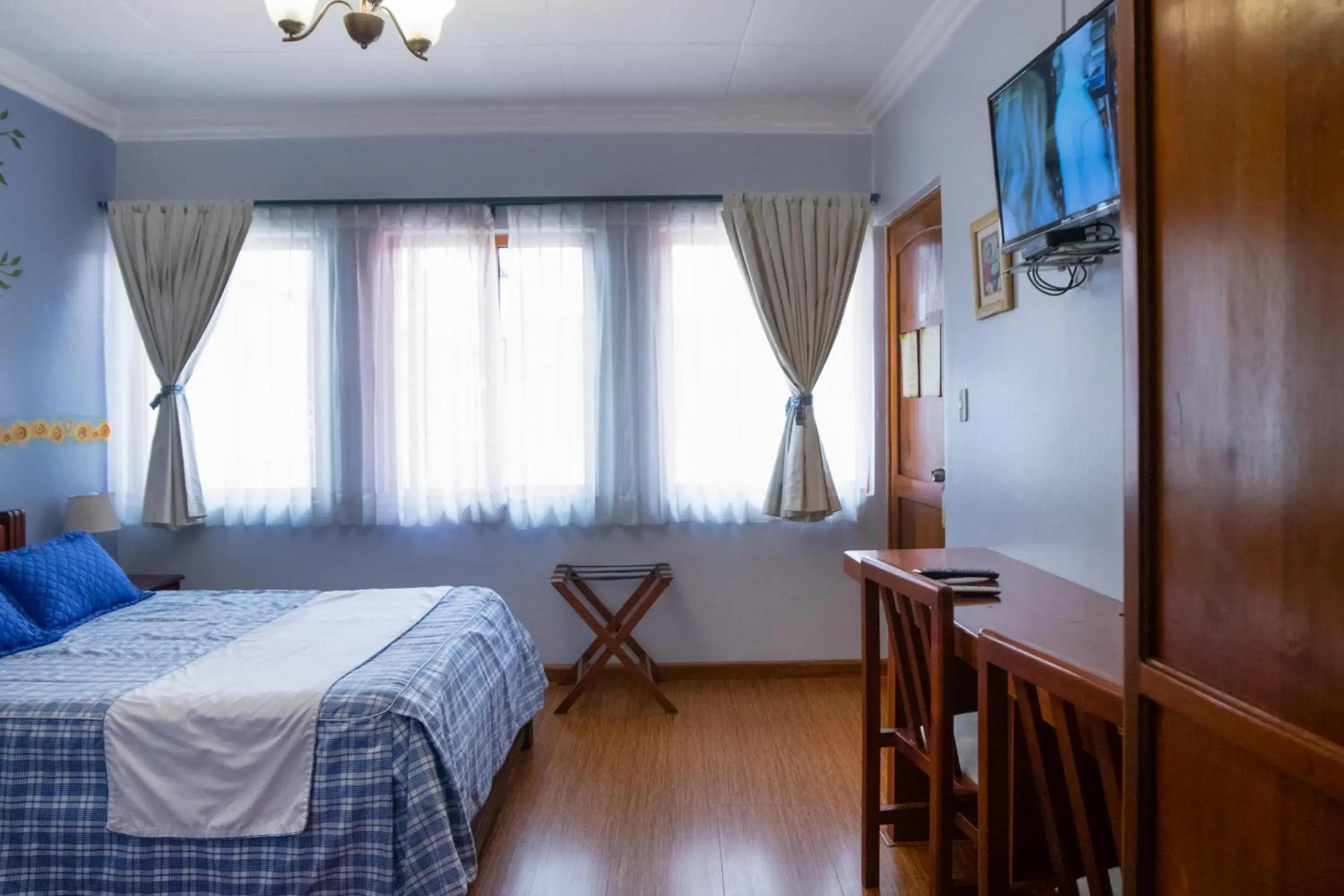 TV and multimedia, Bed in Hotel Posada del Angel TV and multimedia, Bed in Hotel Posada del Angel