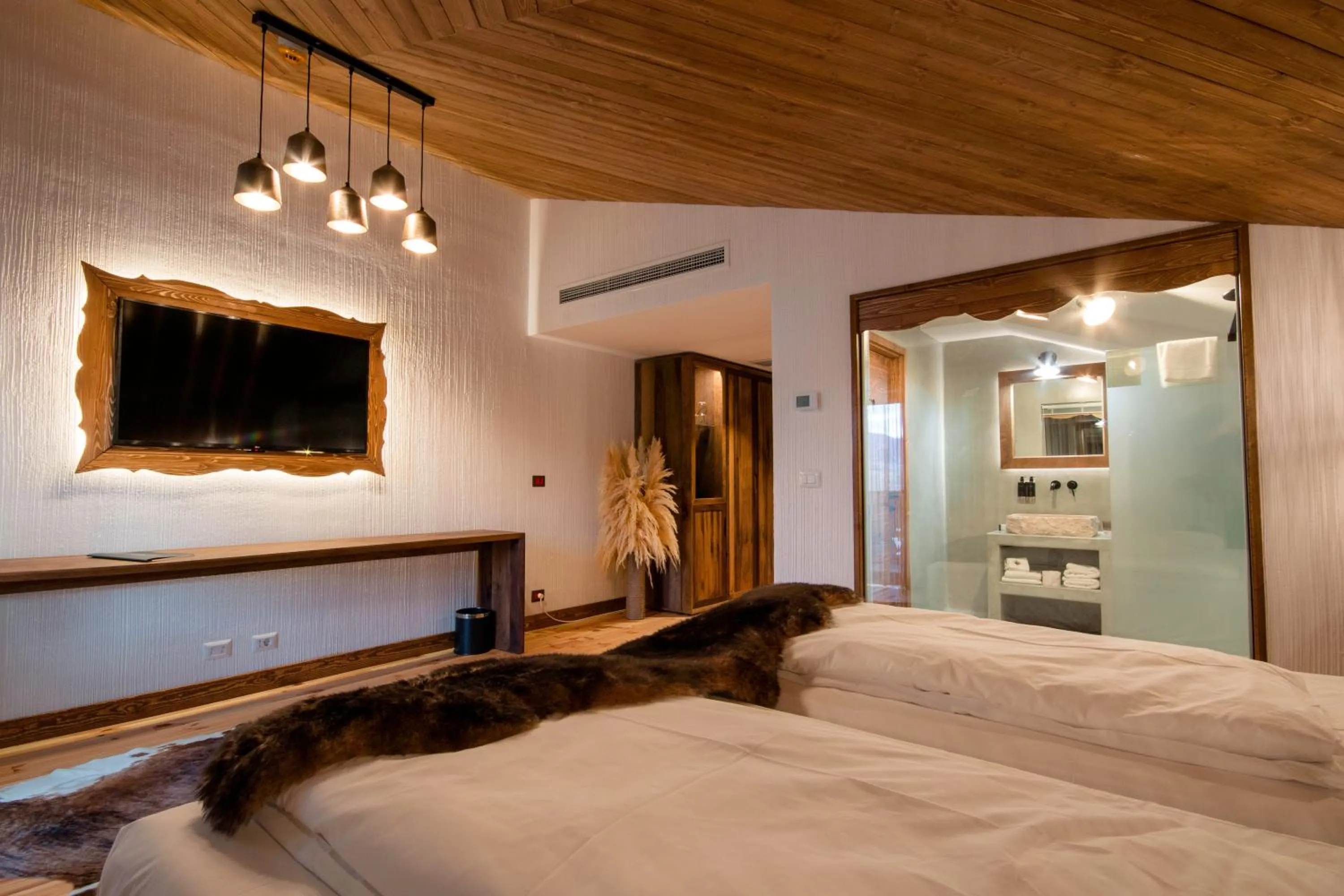 Bed in HANUL BUCOVINEI