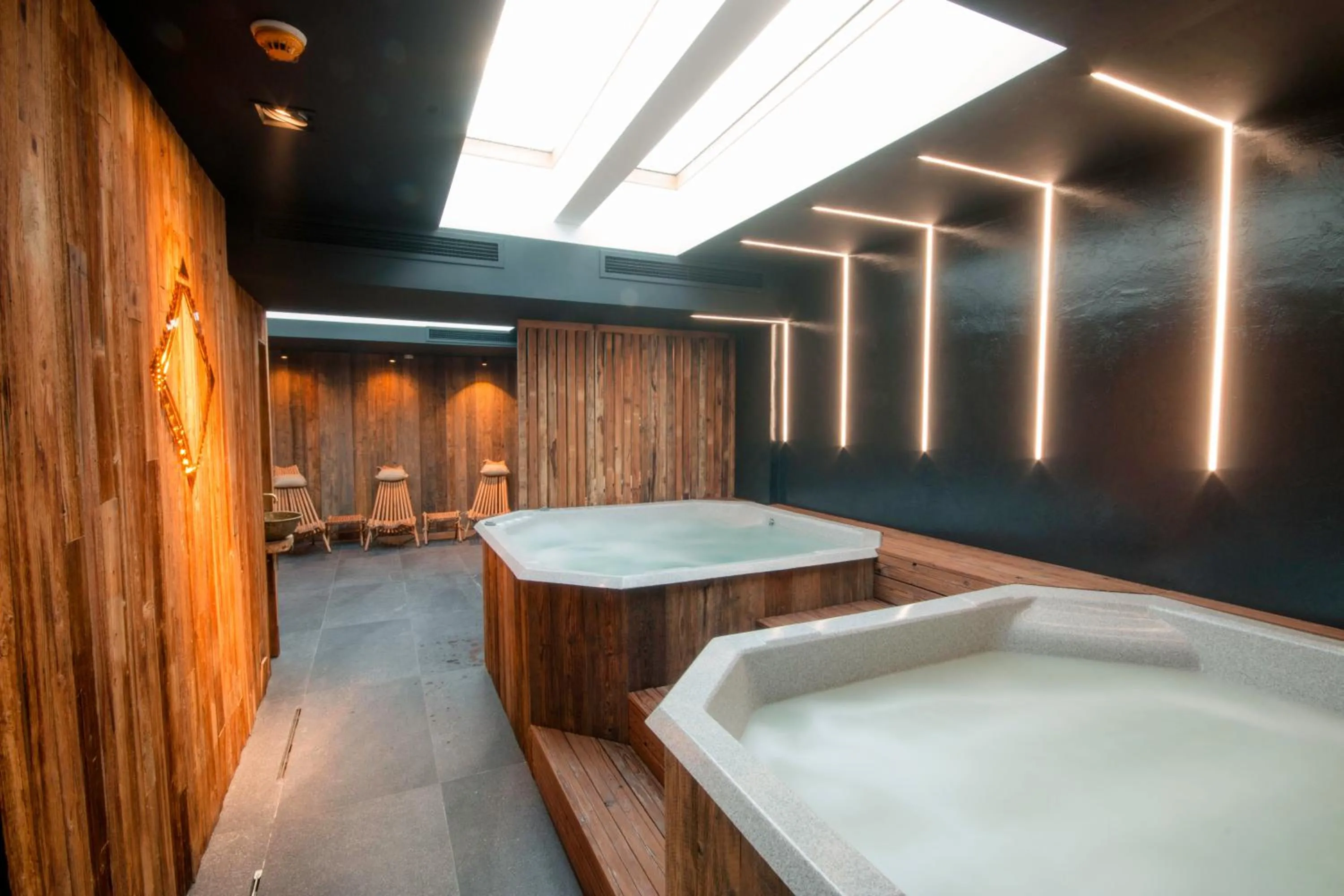 Hot Tub, Bed in HANUL BUCOVINEI
