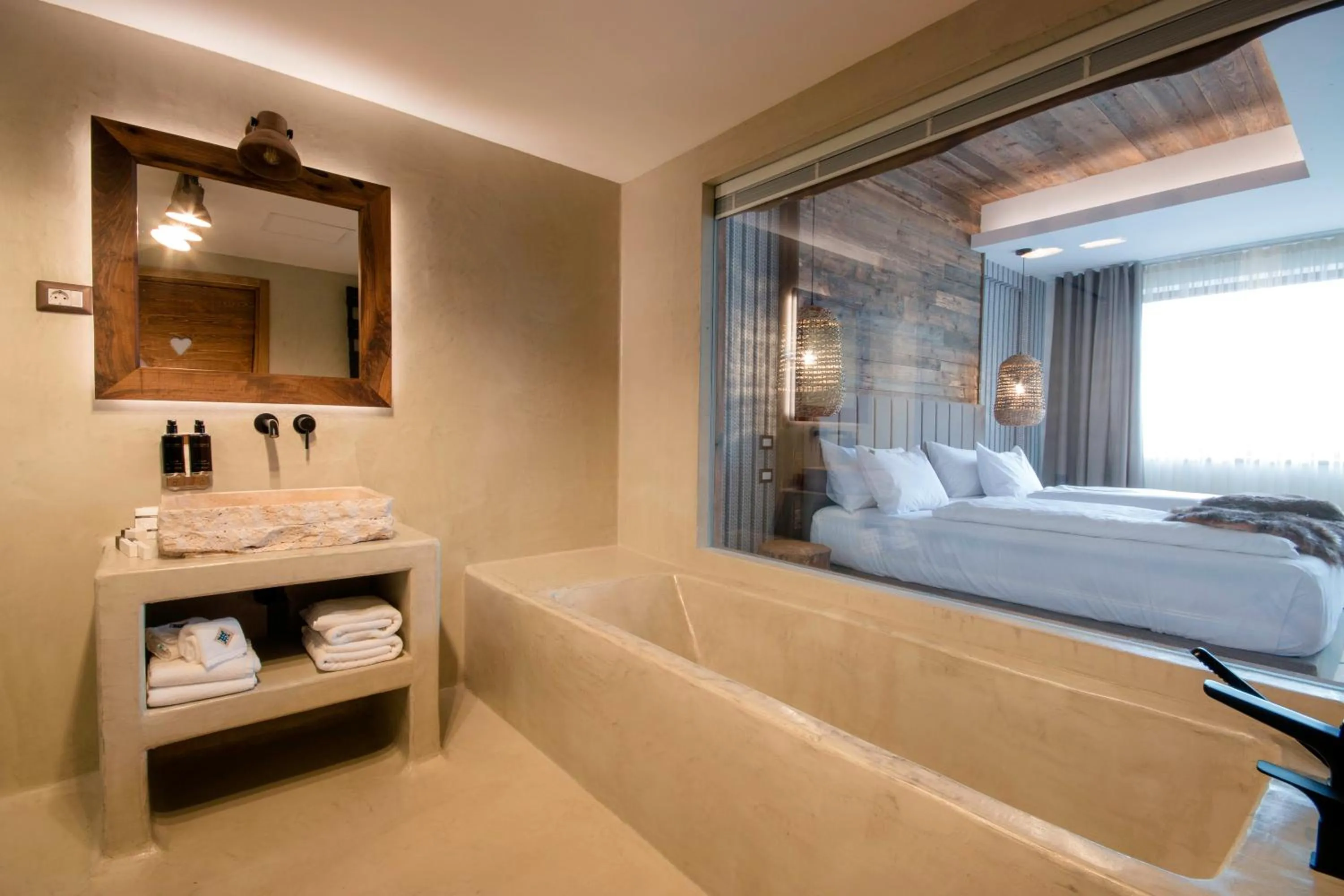 Bathroom, Bed in HANUL BUCOVINEI