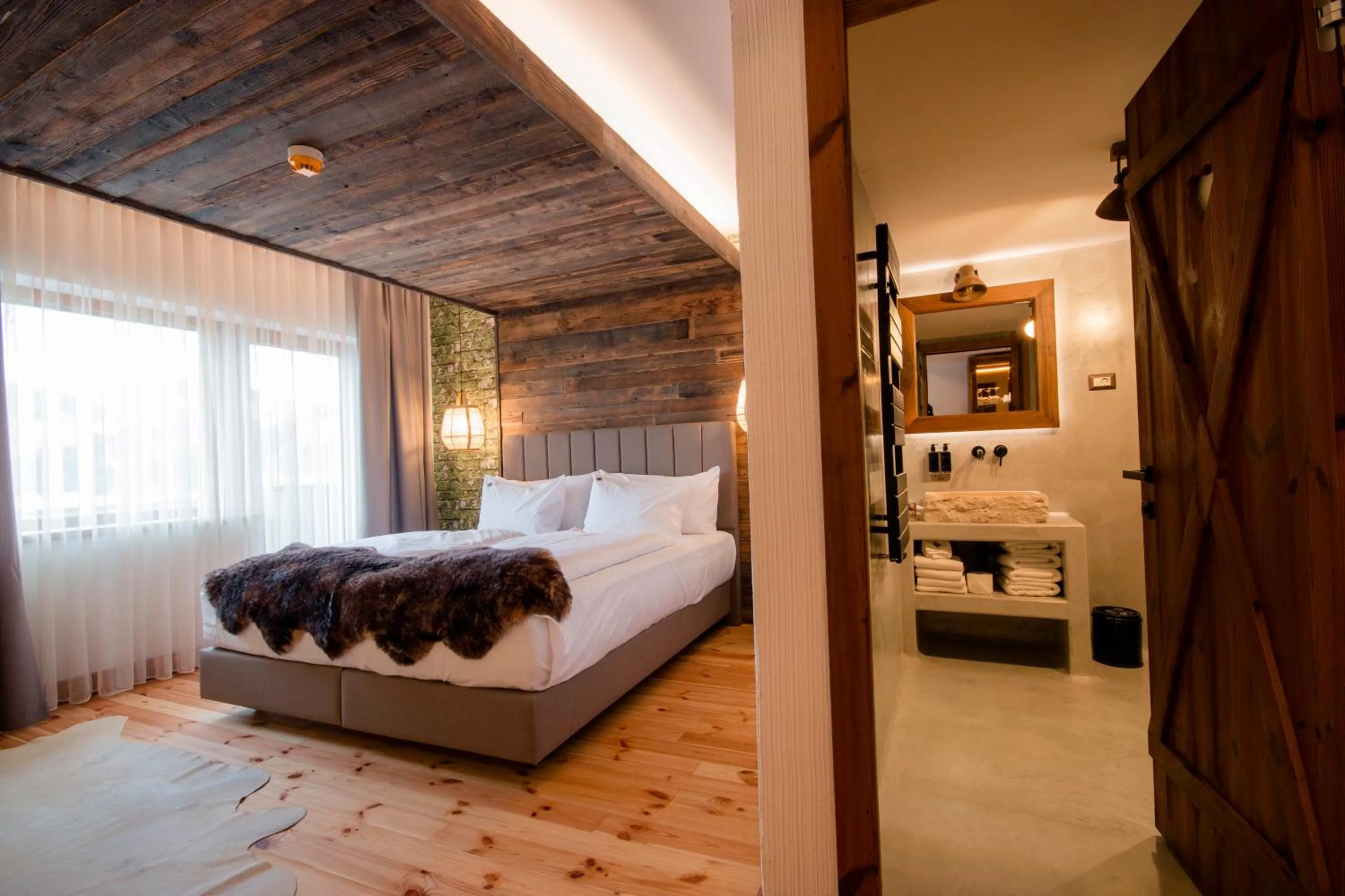 Bathroom, Bed in HANUL BUCOVINEI