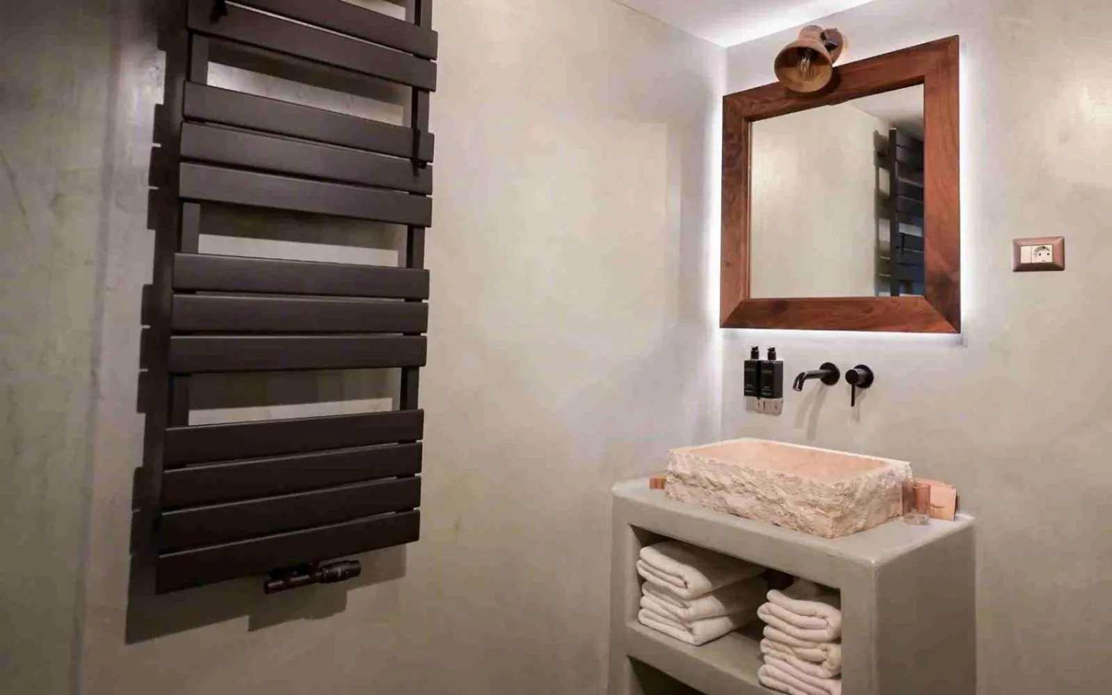 Bathroom in HANUL BUCOVINEI