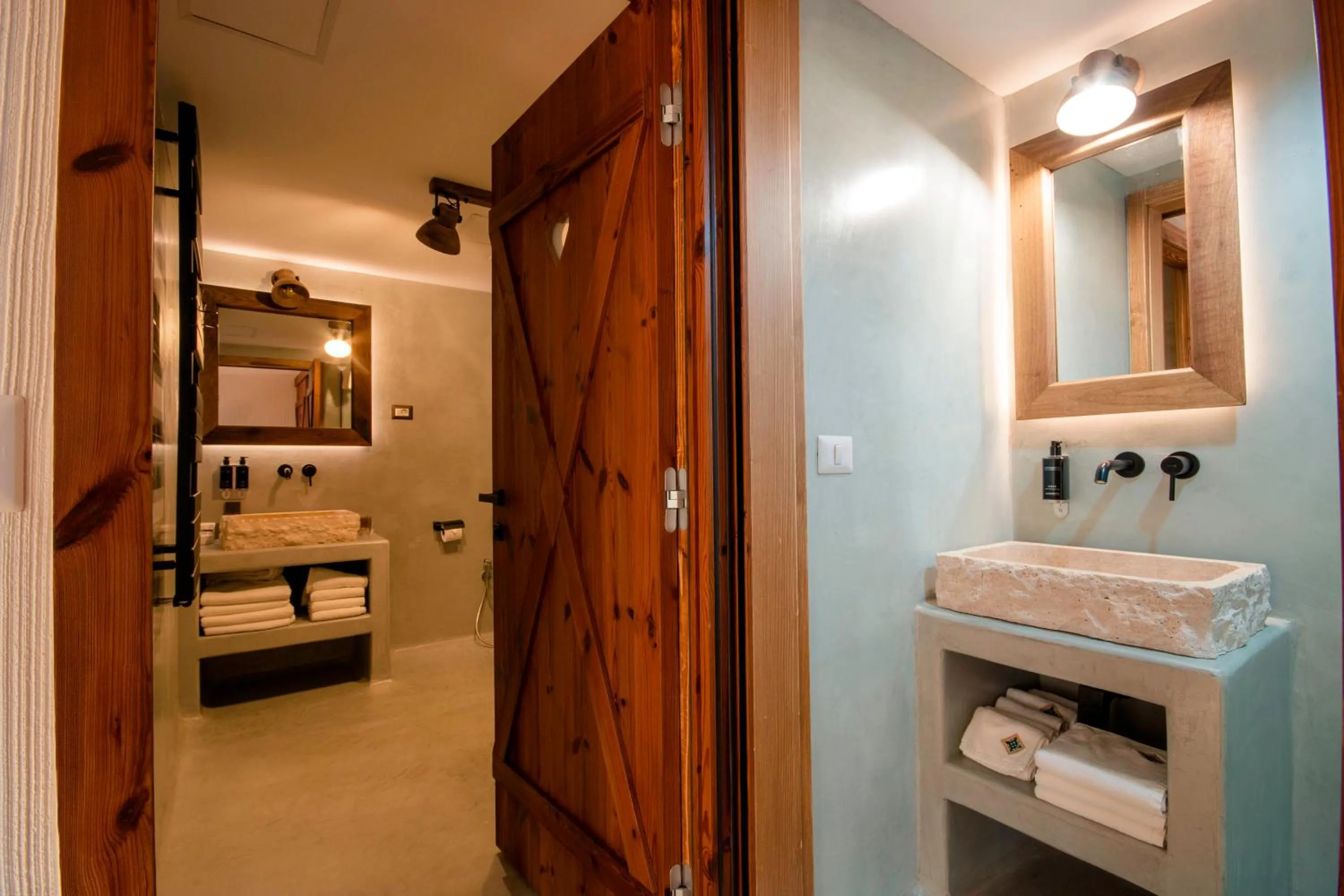 Bathroom in HANUL BUCOVINEI