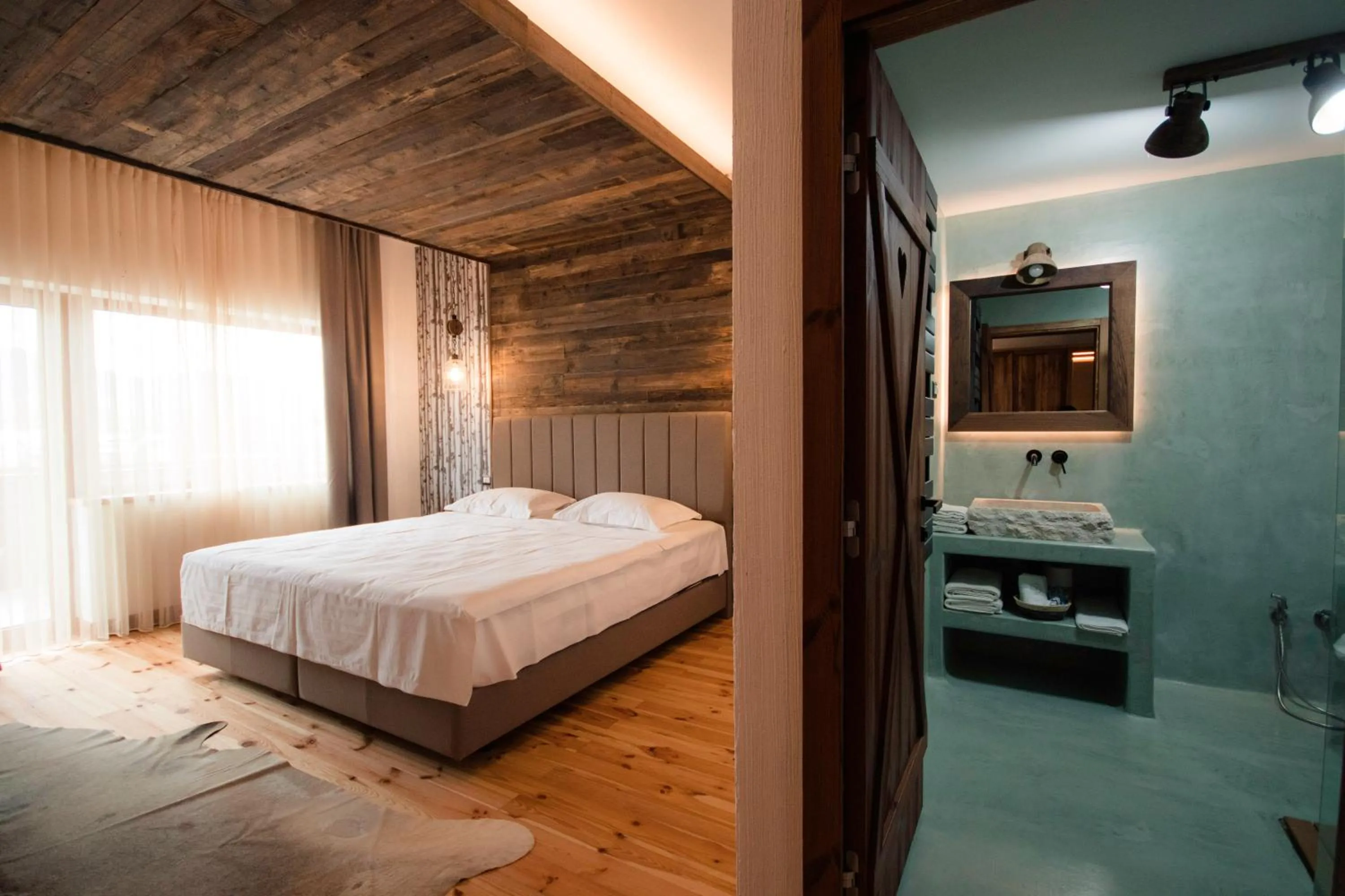 Bathroom, Bed in HANUL BUCOVINEI