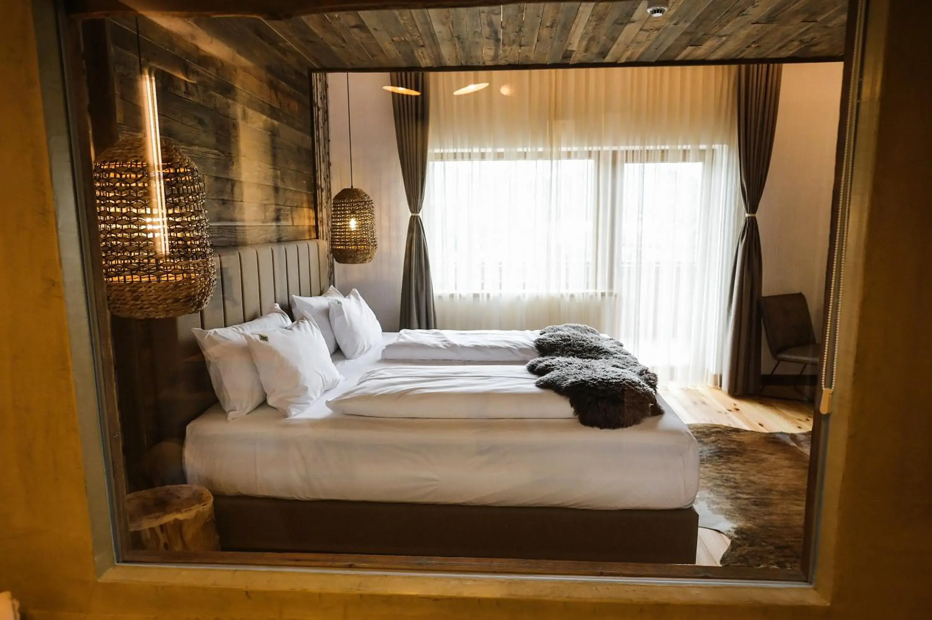 Deluxe Double Room with Bath - single occupancy in HANUL BUCOVINEI Deluxe Double Room with Bath - single occupancy in HANUL BUCOVINEI
