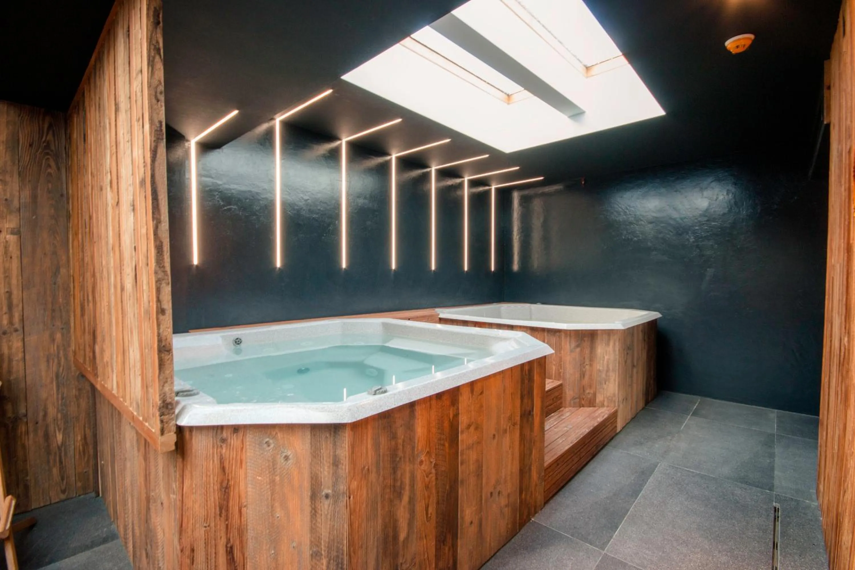 Hot Tub in HANUL BUCOVINEI