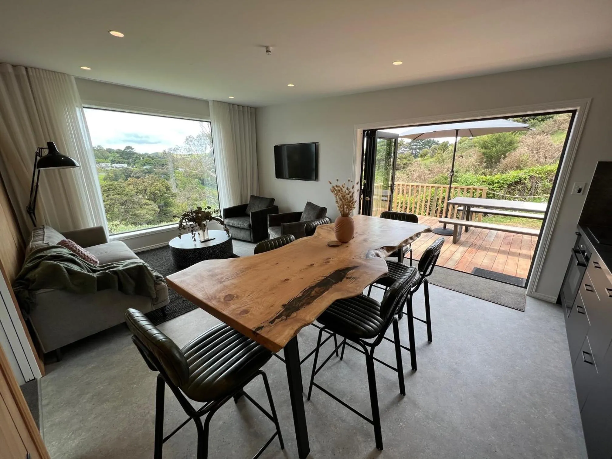 Evening entertainment in Hidden Valley Waiheke