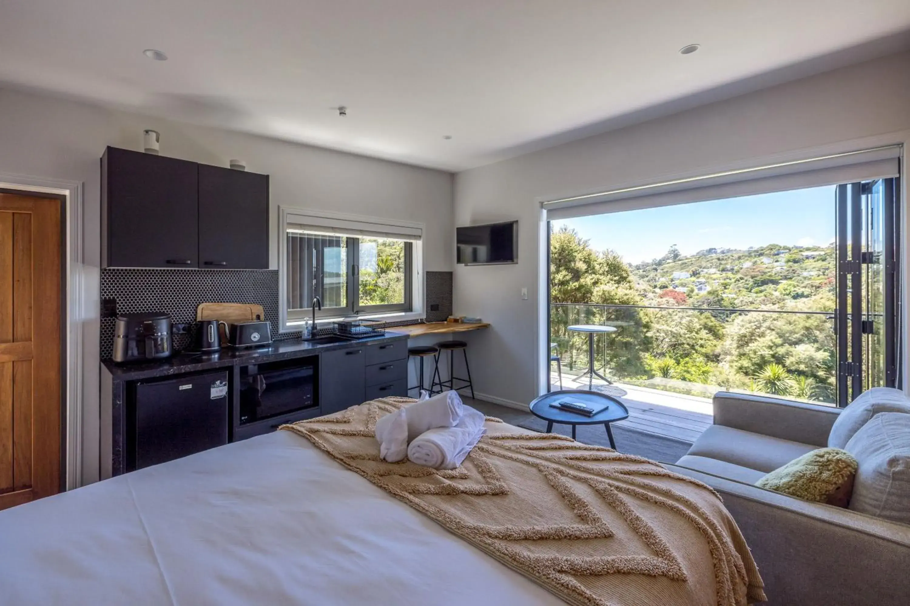 Studio with Mountain View in Hidden Valley Waiheke Studio with Mountain View in Hidden Valley Waiheke