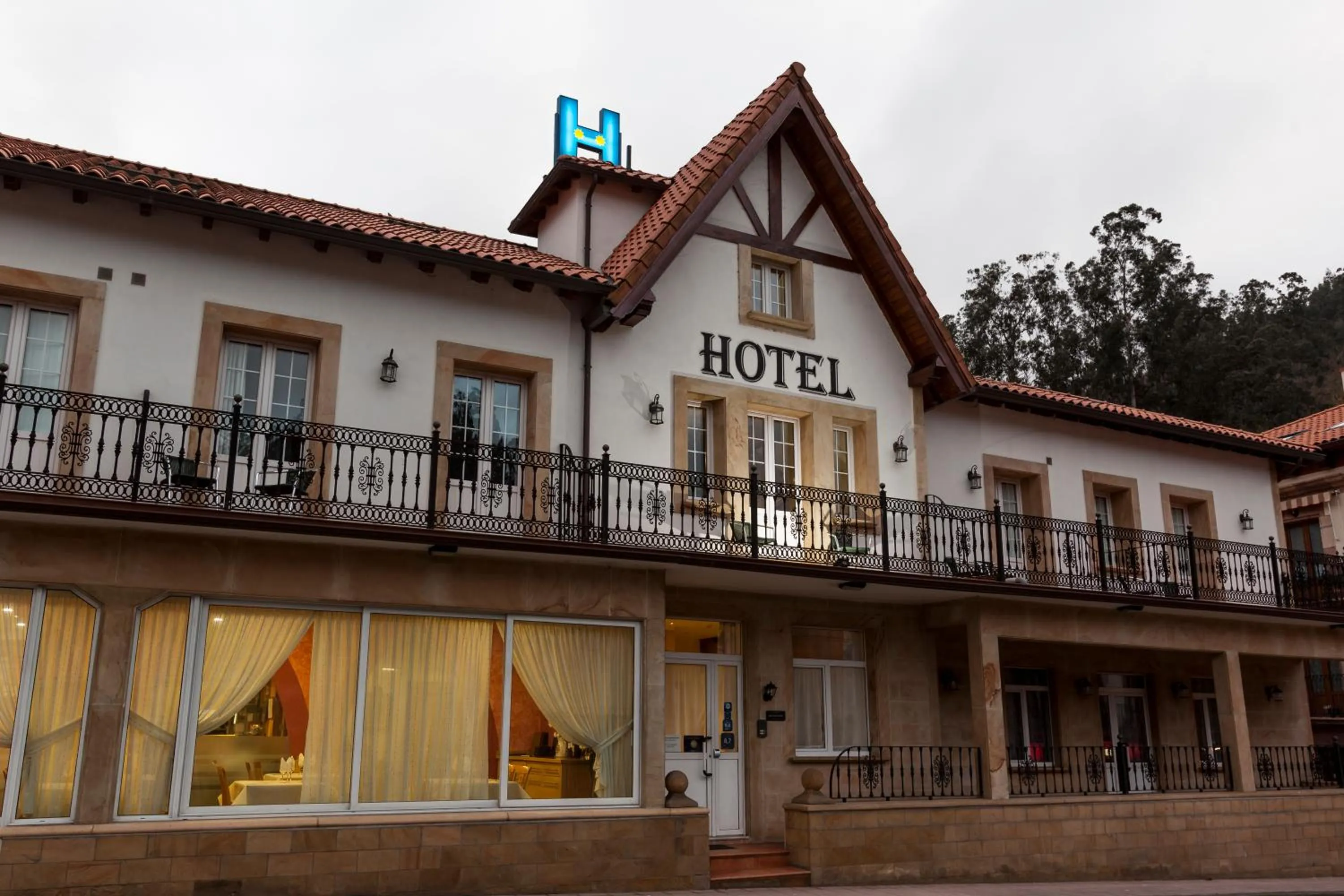 Property building in Hotel La Terraza De Puente Viesgo