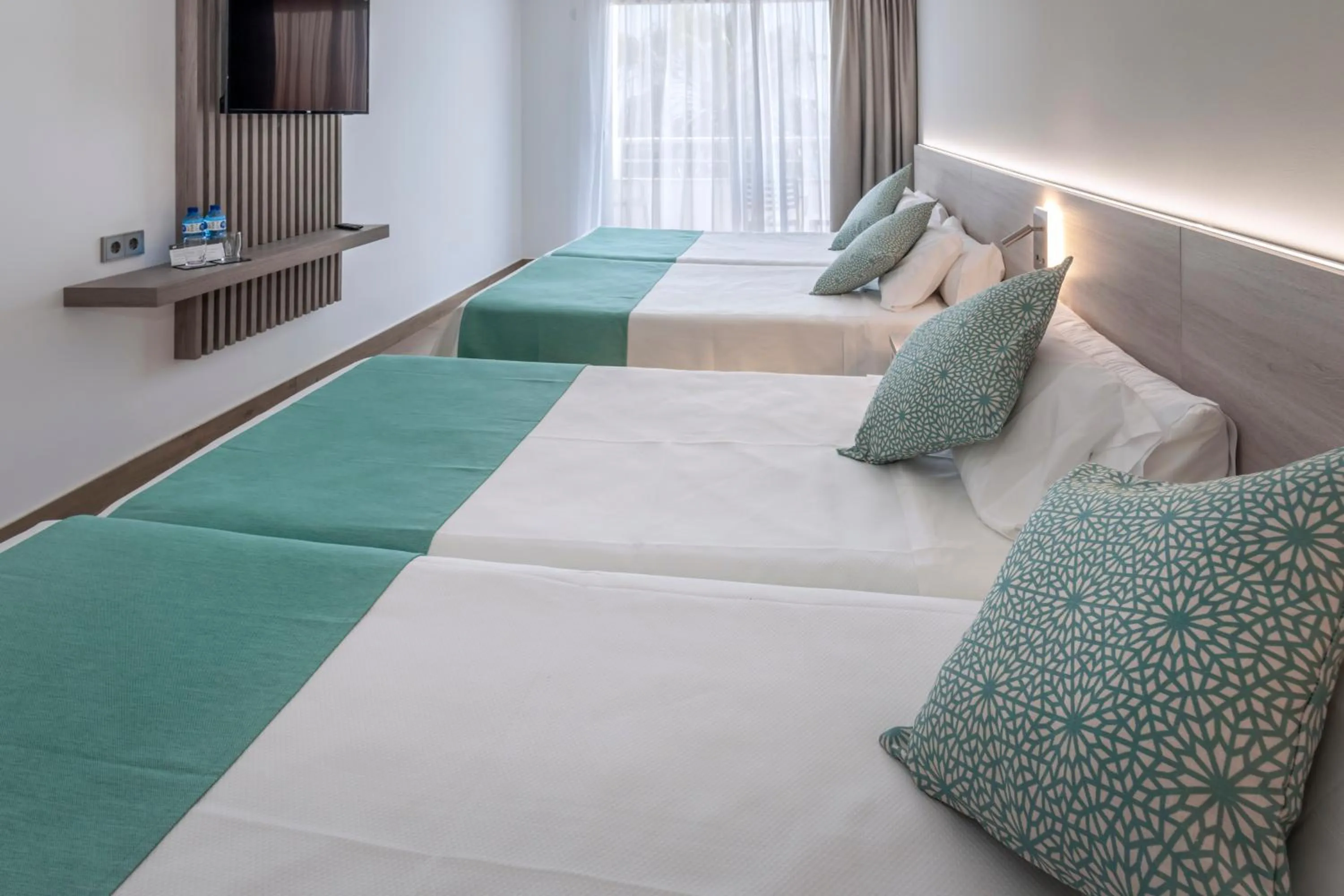 Photo of the whole room, Bed in 4R Casablanca Playa