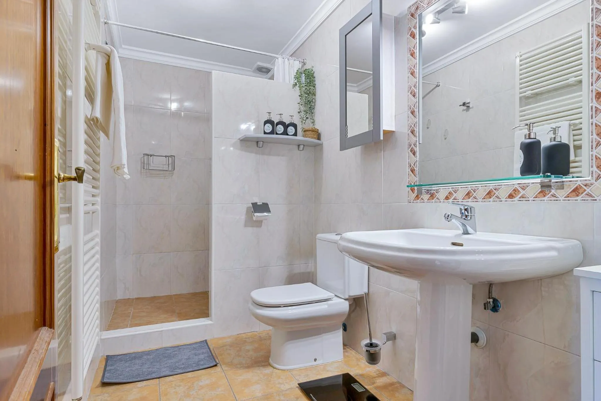 Shower in Monda Heights close to Marbella