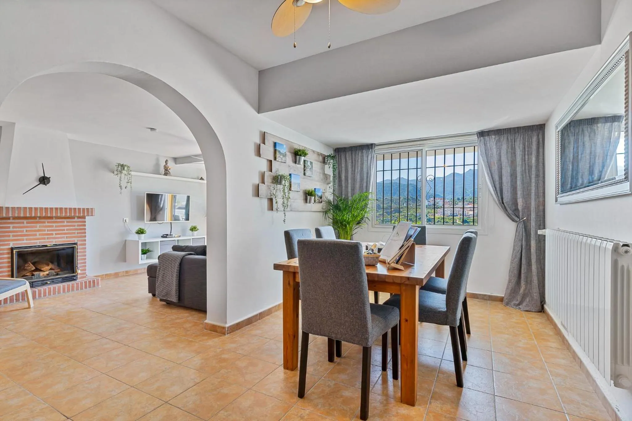Dining area in Monda Heights close to Marbella