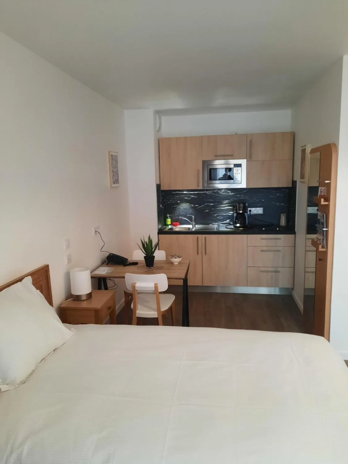 Kitchen or kitchenette, Bed in DOMITYS LA GALLIQUE