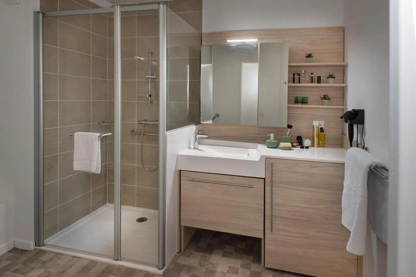 Shower, Bathroom in DOMITYS LA GALLIQUE