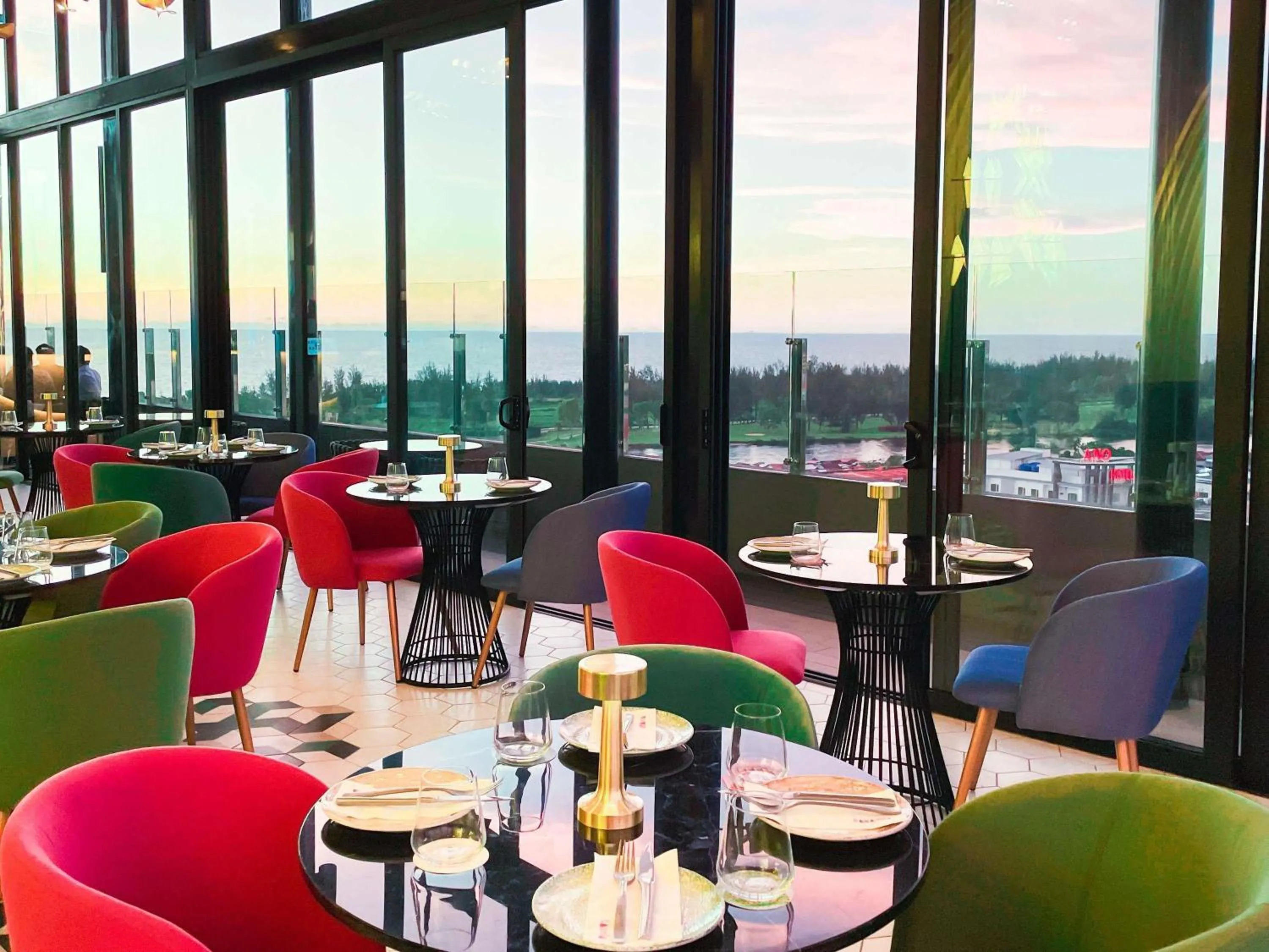 Lounge or bar in Mercure Miri City Centre