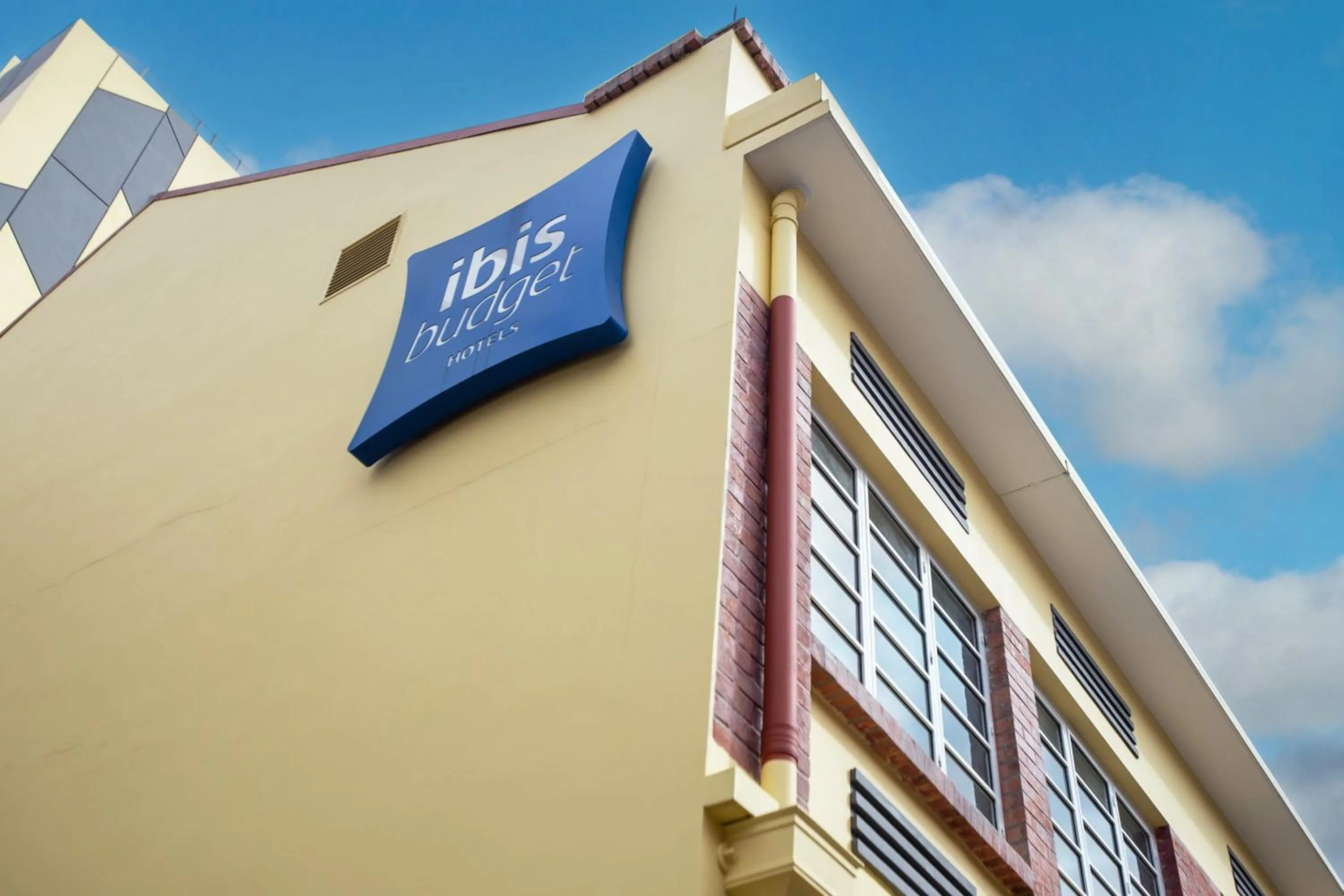 Facade/entrance in ibis budget Singapore Gold