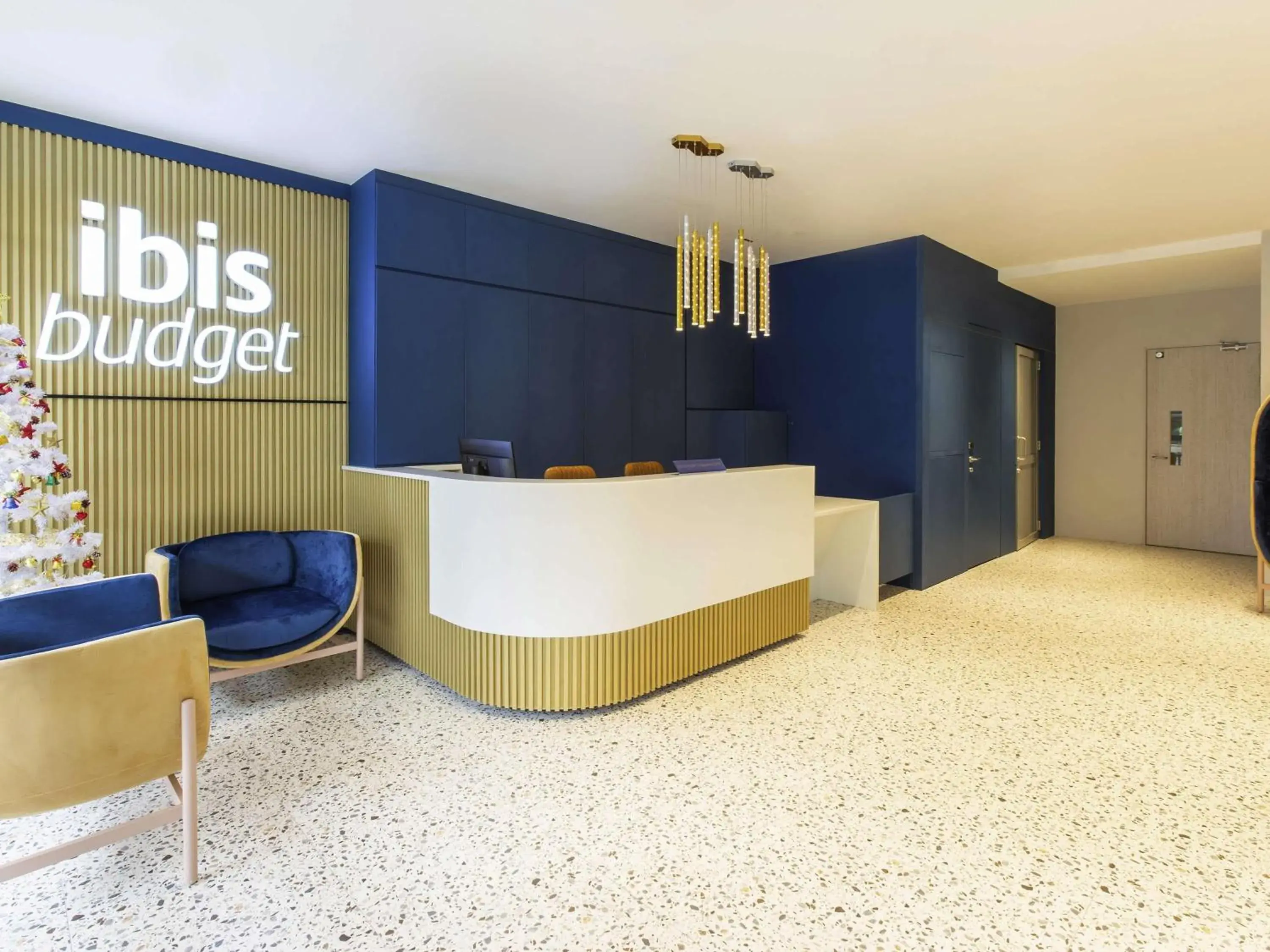 Property building in ibis budget Singapore Gold Property building in ibis budget Singapore Gold