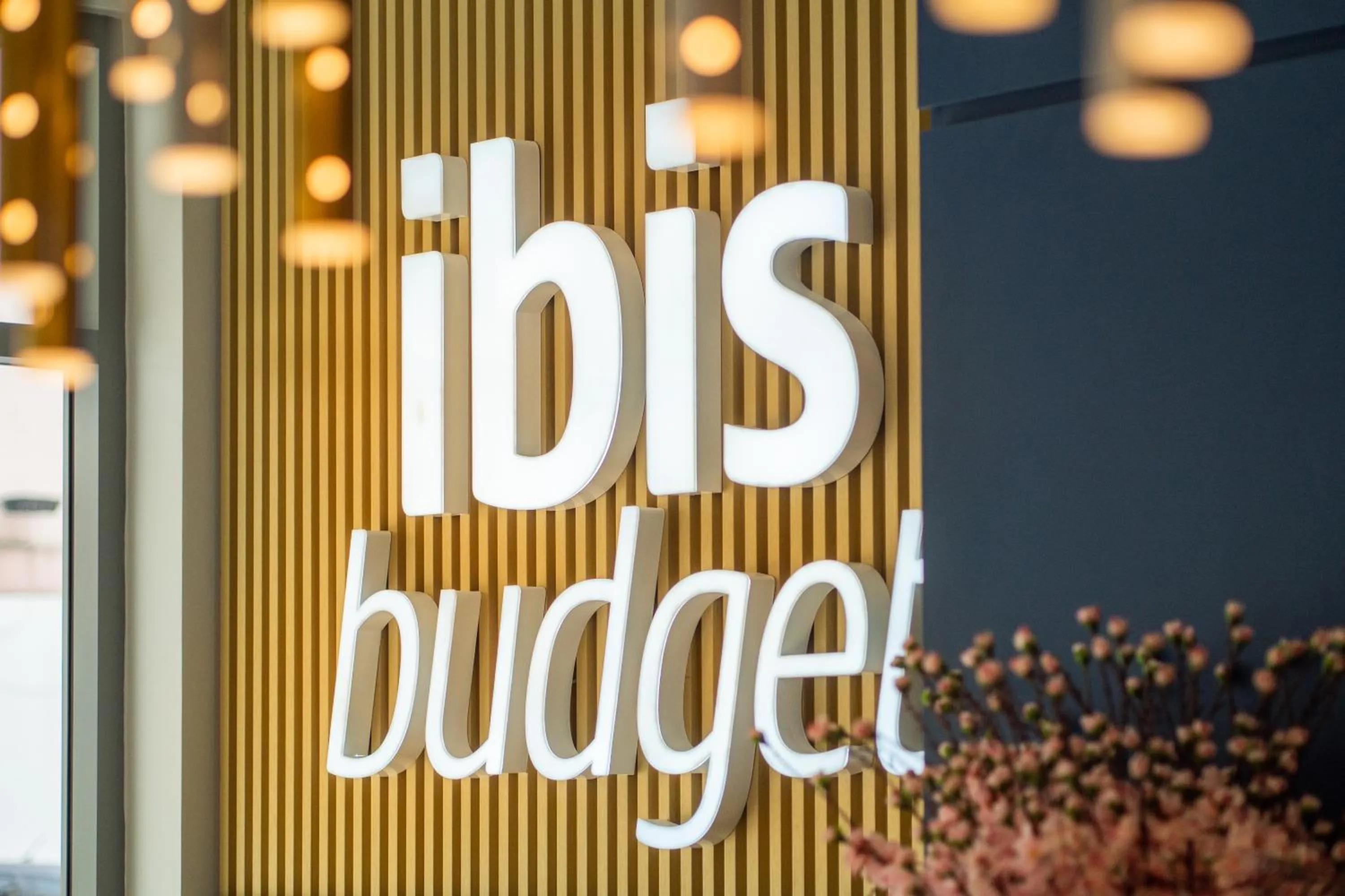 Property building in ibis budget Singapore Gold