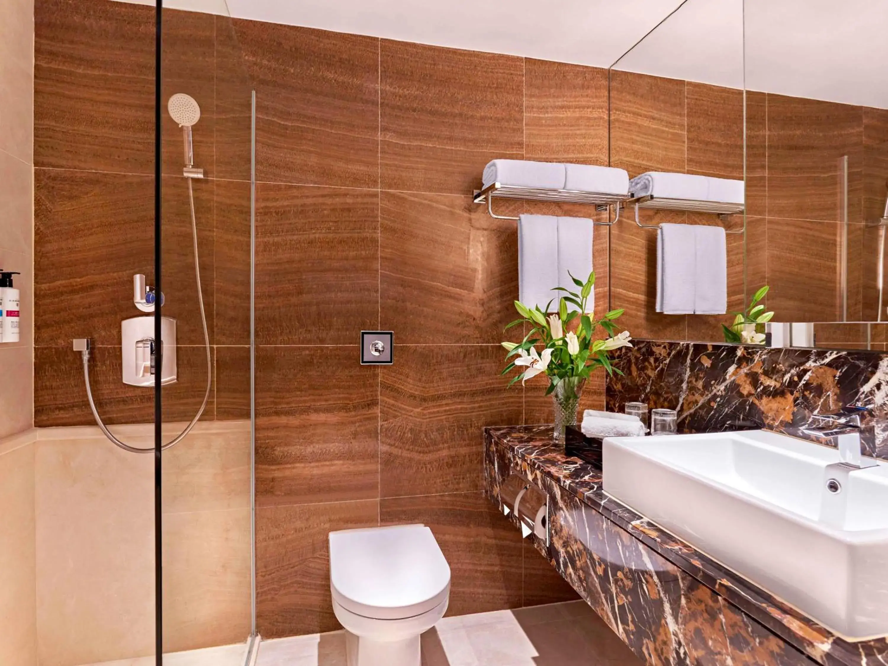 Bathroom in Pullman Singapore Orchard Bathroom in Pullman Singapore Orchard