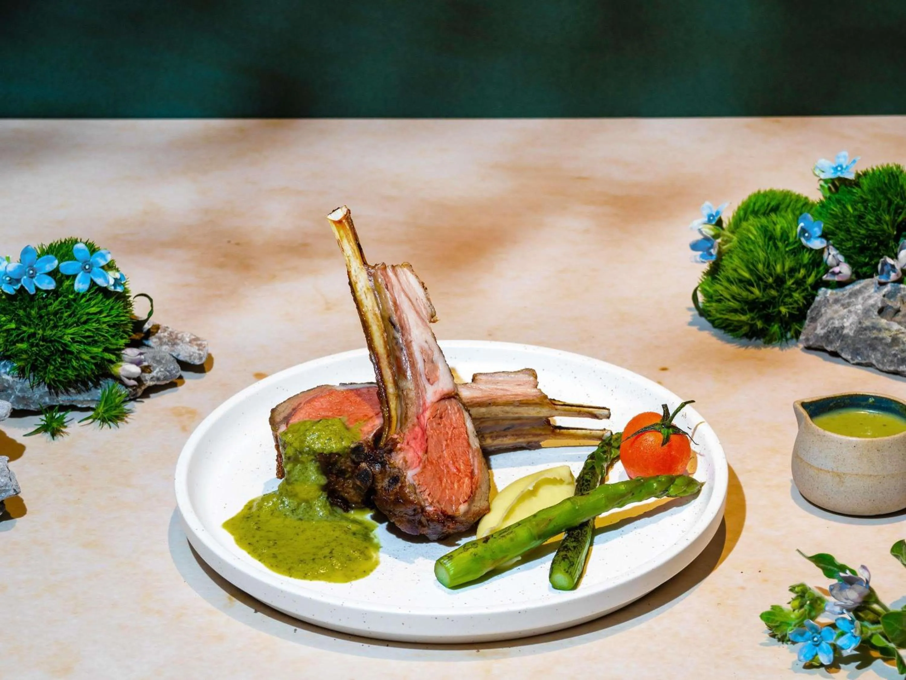 Restaurant/places to eat in Pullman Singapore Orchard