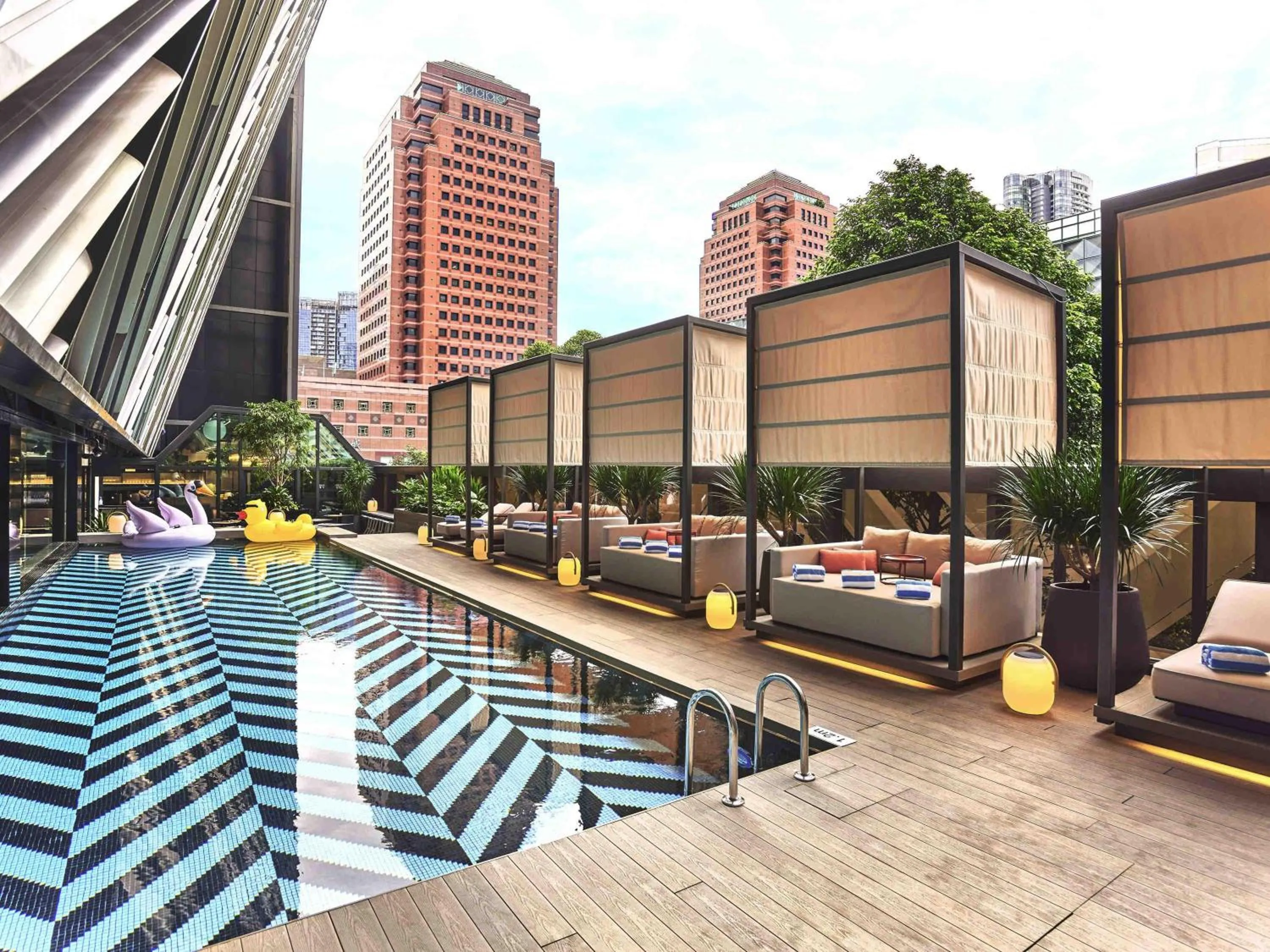 Lounge or bar in Pullman Singapore Orchard