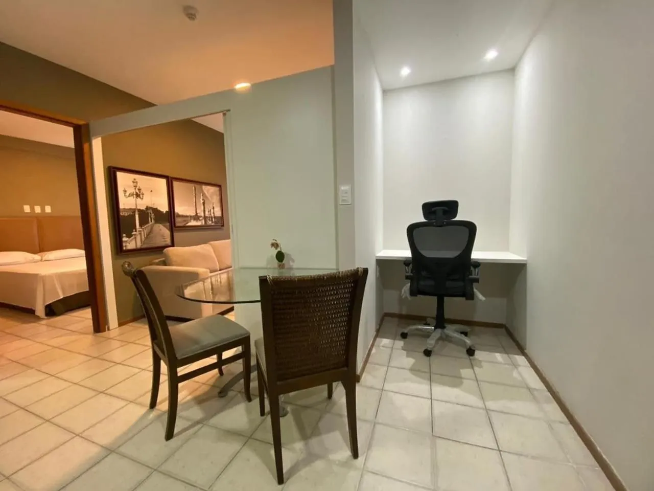 Seating area, Bed in Flat no Condomínio Metrópolis - Ilha do Leite